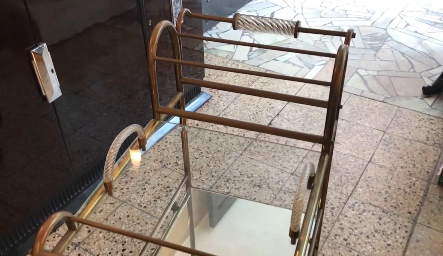 Bar en bronze, Murano, miroir et verre style Art déco, France en vente 7