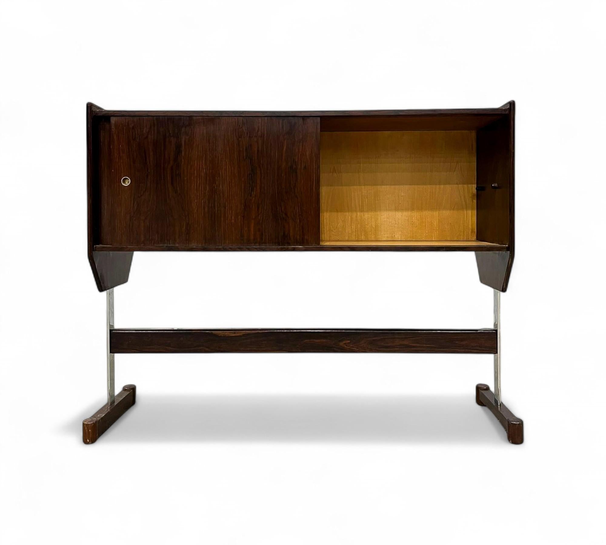 Barra de bar en madera dura y metal de Novo Rumo, c.1960 en venta 3