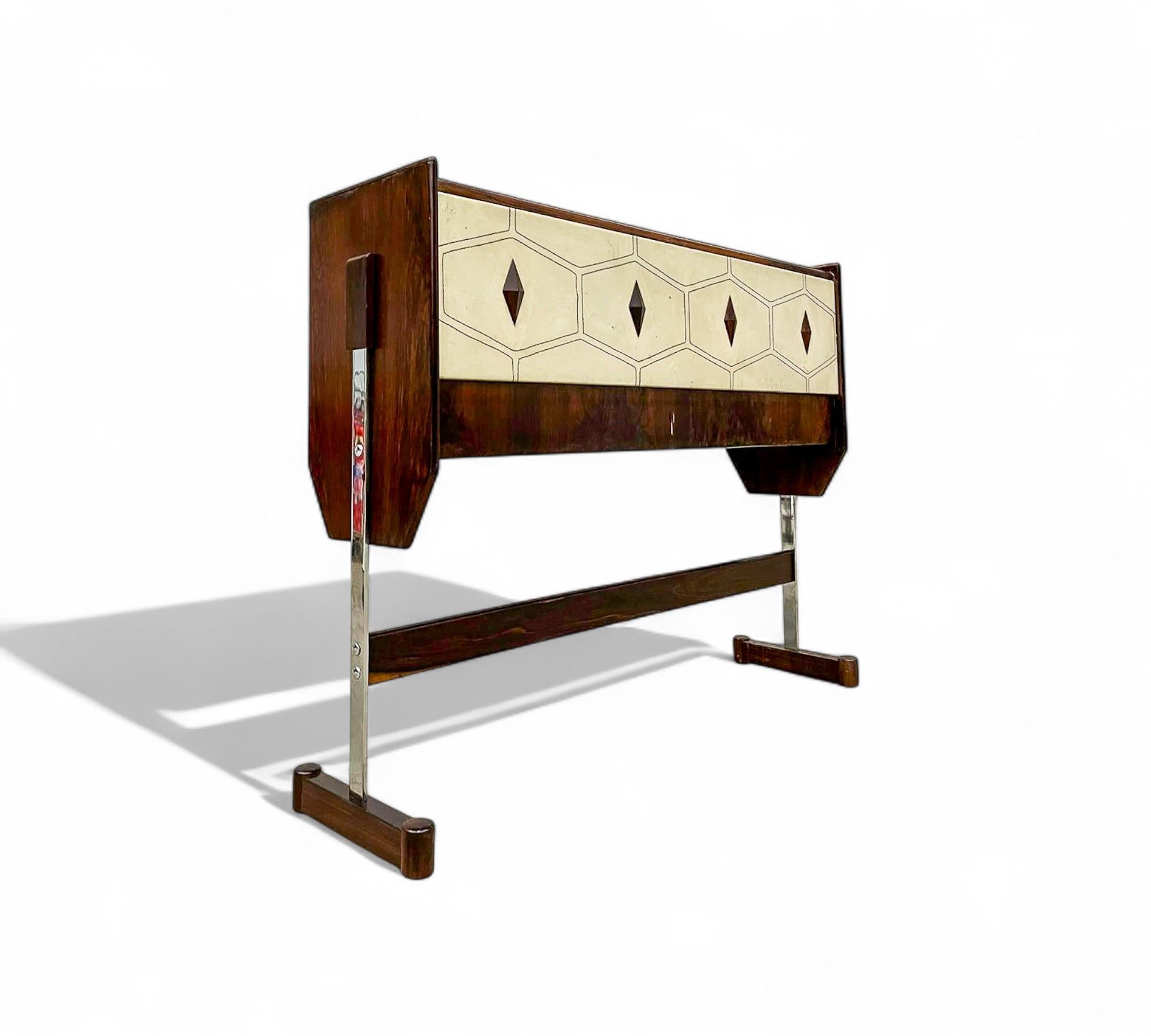 Barra de bar en madera dura y metal de Novo Rumo, c.1960 en venta 4