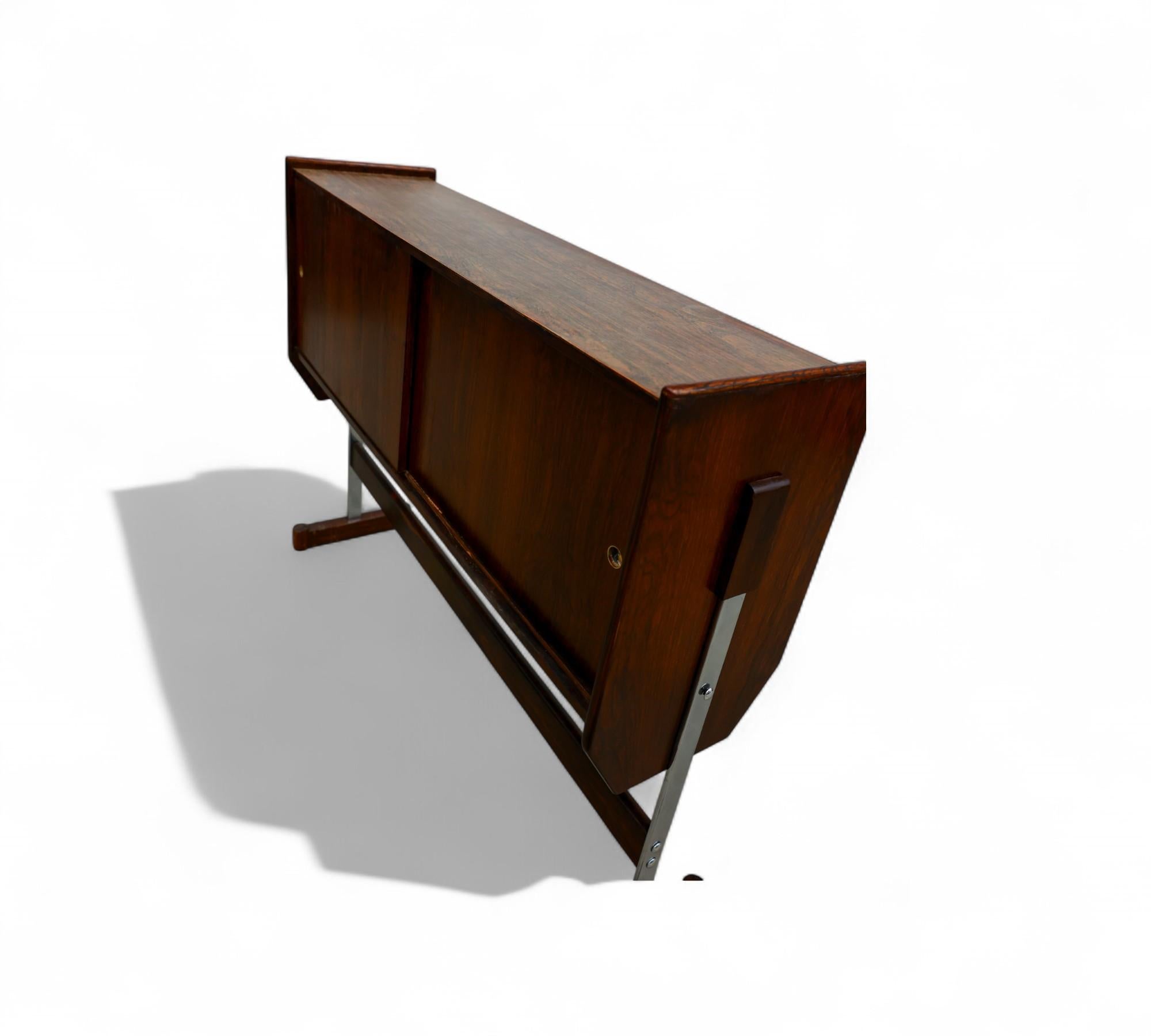 Barra de bar en madera dura y metal de Novo Rumo, c.1960 Metal en venta