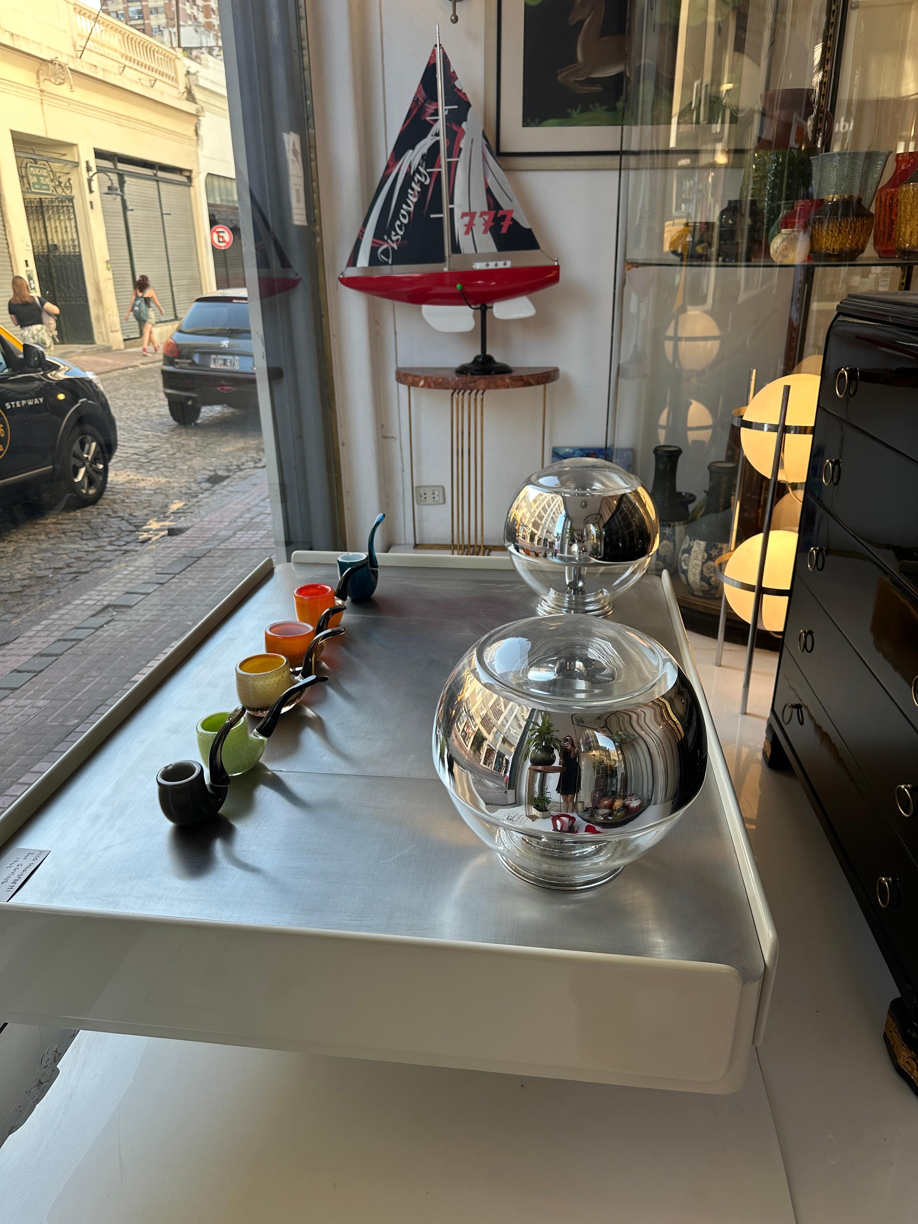 Amaizing bar 
Si vous voulez vivre des années dorées, c'est la barre dont votre projet a besoin.
Nous sommes spécialisés dans la vente de produits Art Déco et Art Nouveau et Vintage depuis 1982. Si vous avez des questions, nous sommes à votre