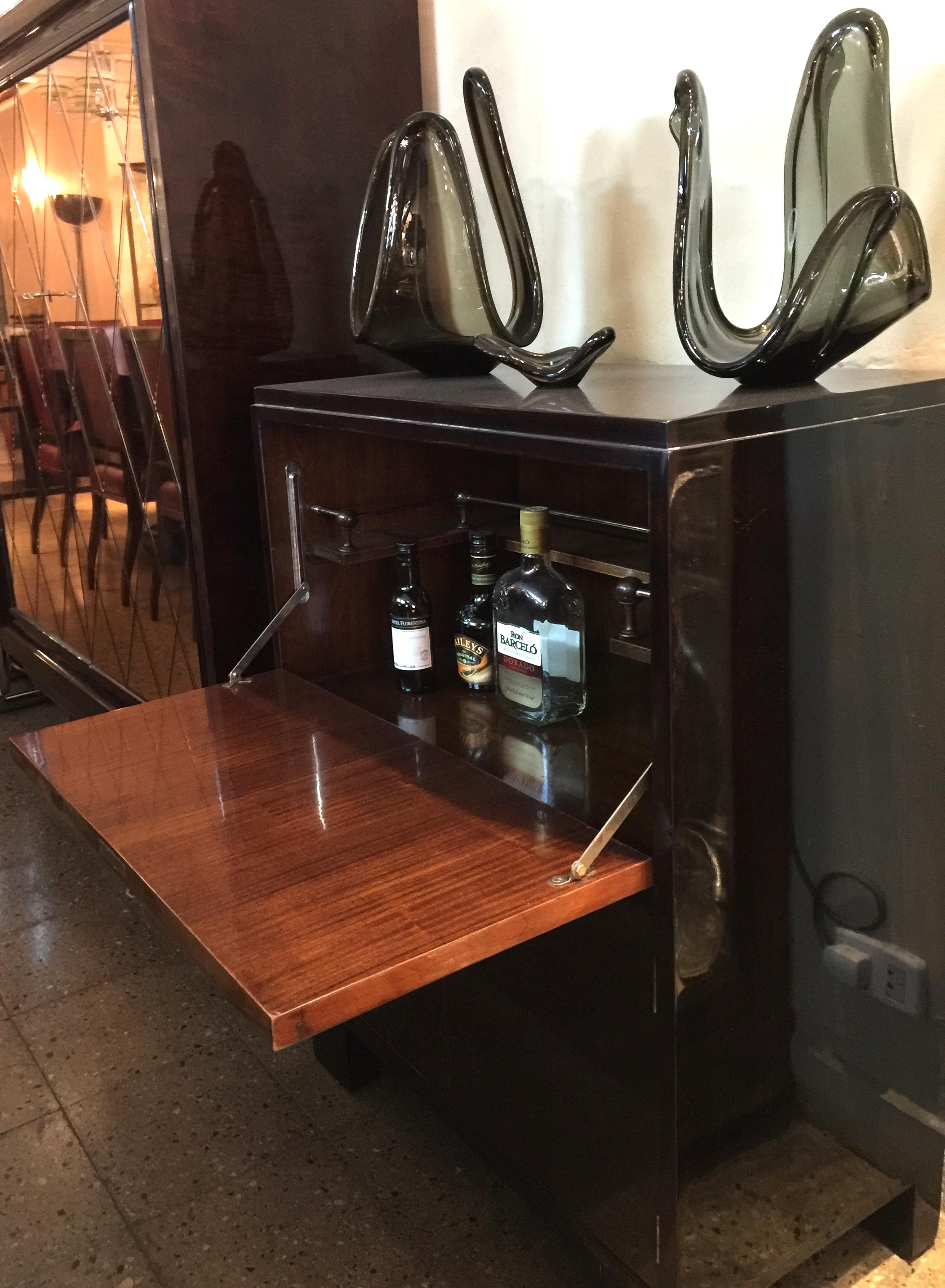 Amaizing bar 

Style: Art Deco
If you want to live in the golden years, this is the bar that your project needs.
We have specialized in the sale of Art Deco and Art Nouveau styles since 1982.If you have any questions we are at your disposal.
Pushing