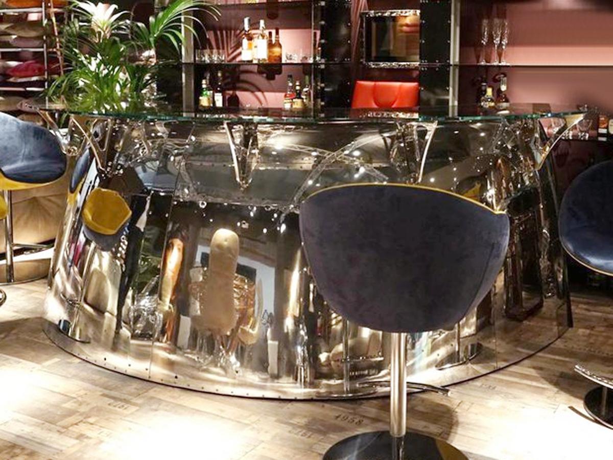 Fait main Bar Boeing 747 fabriqué avec la moitié d'une prise d'air de Boeing 747 en vente