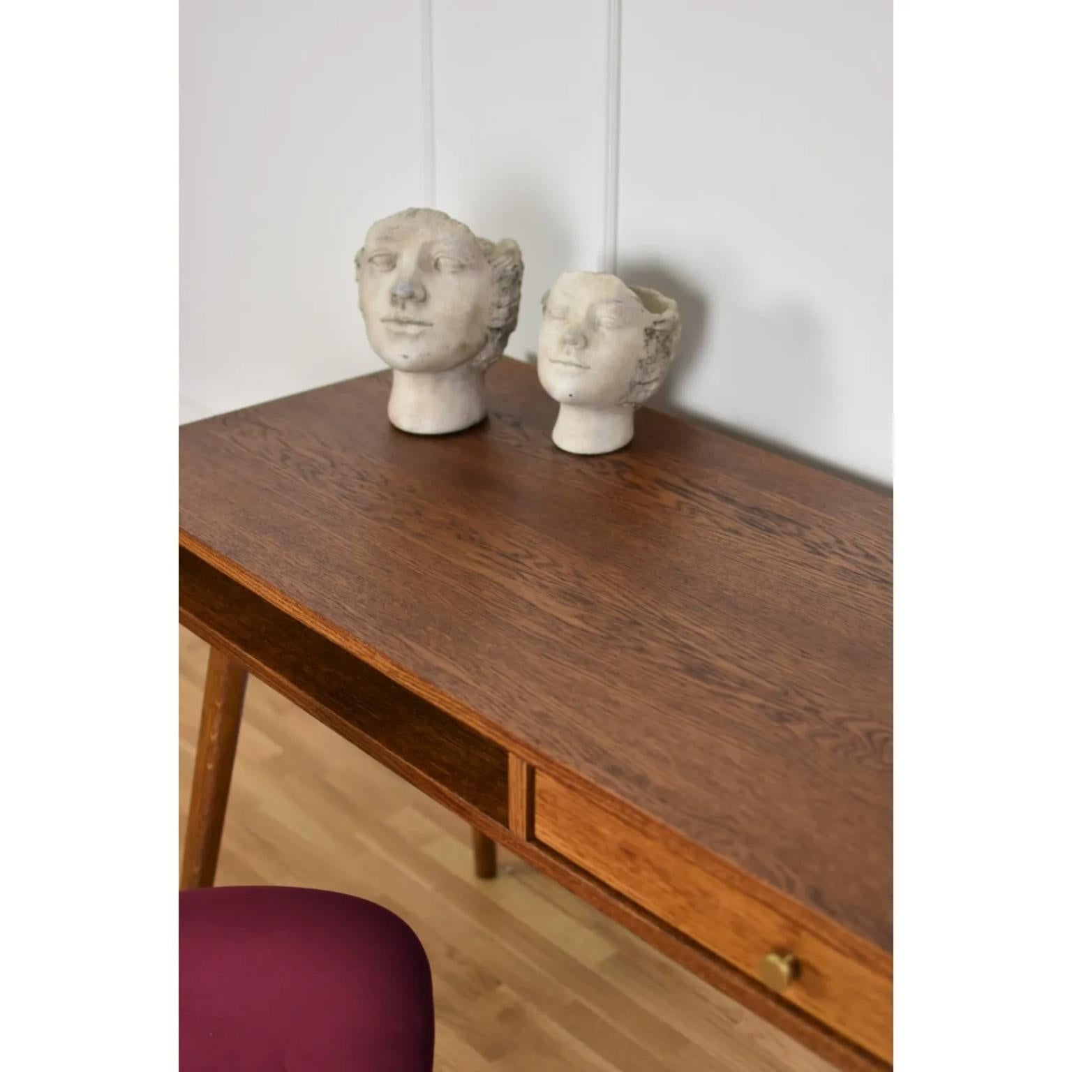 Scrivania Bar Medium di Pastform
Dimensioni: D 55 x L 120 x H 76 cm.
Materiali: Legno colorato e verniciato.

Disponibile in diverse finiture di colore del legno: Whiskey, Rum, BPA, Nobel, Brandy, Schwarz e Natura. Disponibile in tre diverse