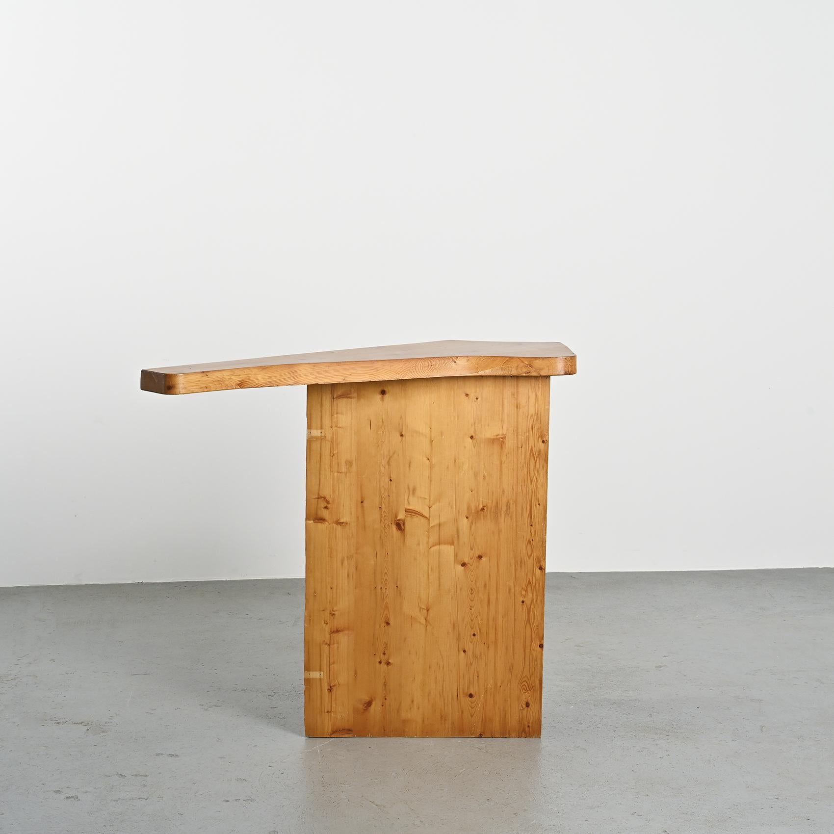 Pine Bar par Charlotte Perriand, Résidence Aiguille Rouge, Arc 2000, circa 1979 For Sale