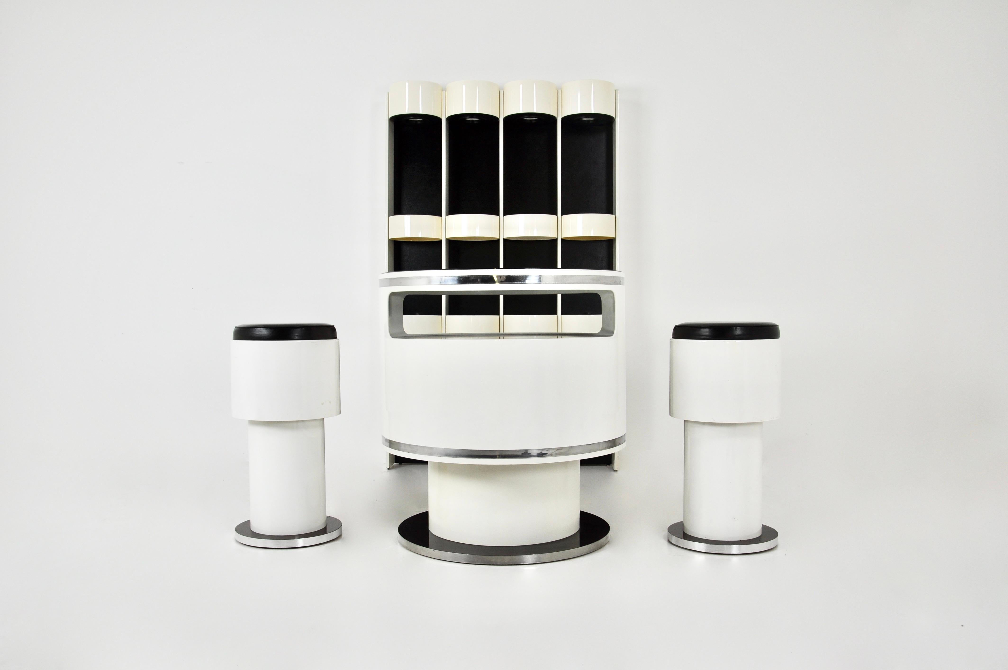 White and black bar set, consisting of two stools, a central unit and a rear unit with lighting. This set was designed by Joe Colombo and is made of leather, plastic, glass and wood.
Dimensions of the set:
Shelf: H: 179 cm W: 108 cm D: 27 cm
 Stool: