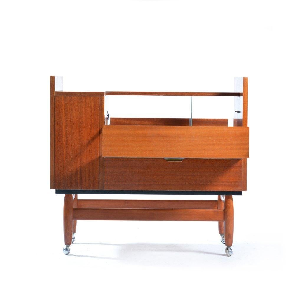 Mid-Century Modern Bar Sideboard on Wheels in Mahogany and Brass, Czechoslovakia, 1970 For Sale