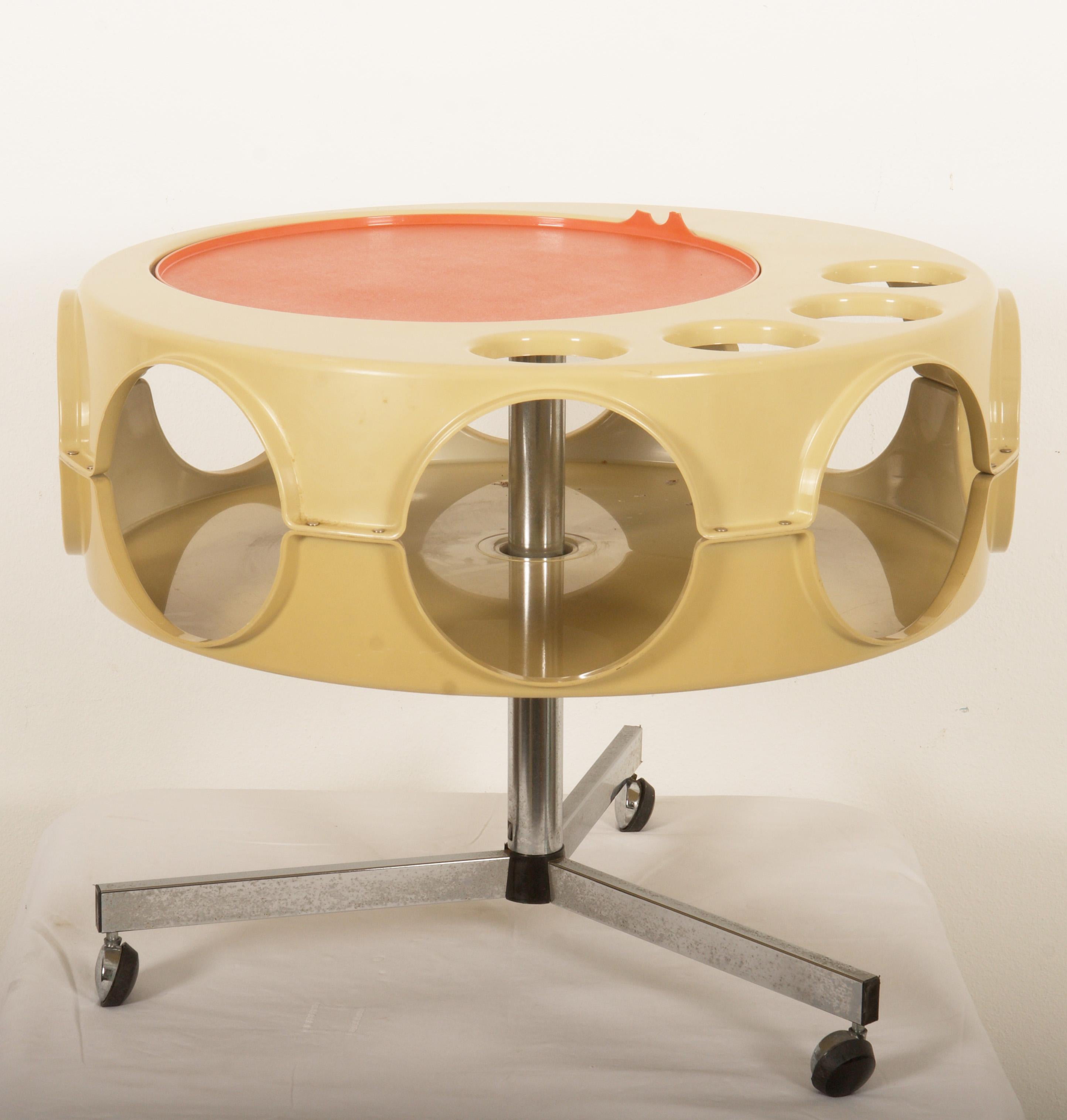 Unique 'rotobar' bar table from curver Netherlands from the 1970s. The table is rotatable and movable. With a number of practical compartments for, for example, drink bottles in combination with glasses. The orange/red plastic table has the typical