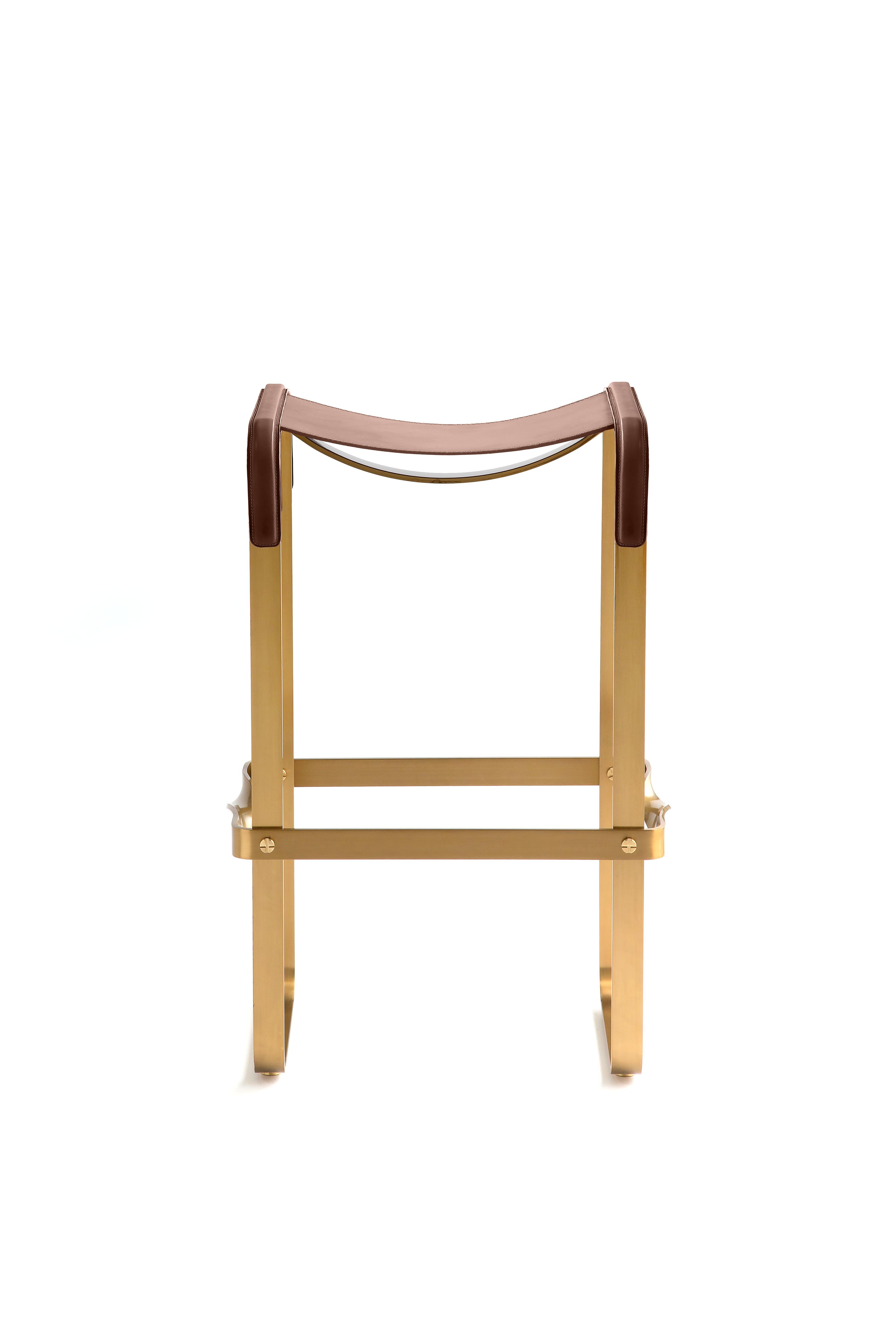 Moderne Tabouret de bar en acier Steel Ageed Brass et cuir Saddle Dark Brown, Contemporary Style en vente