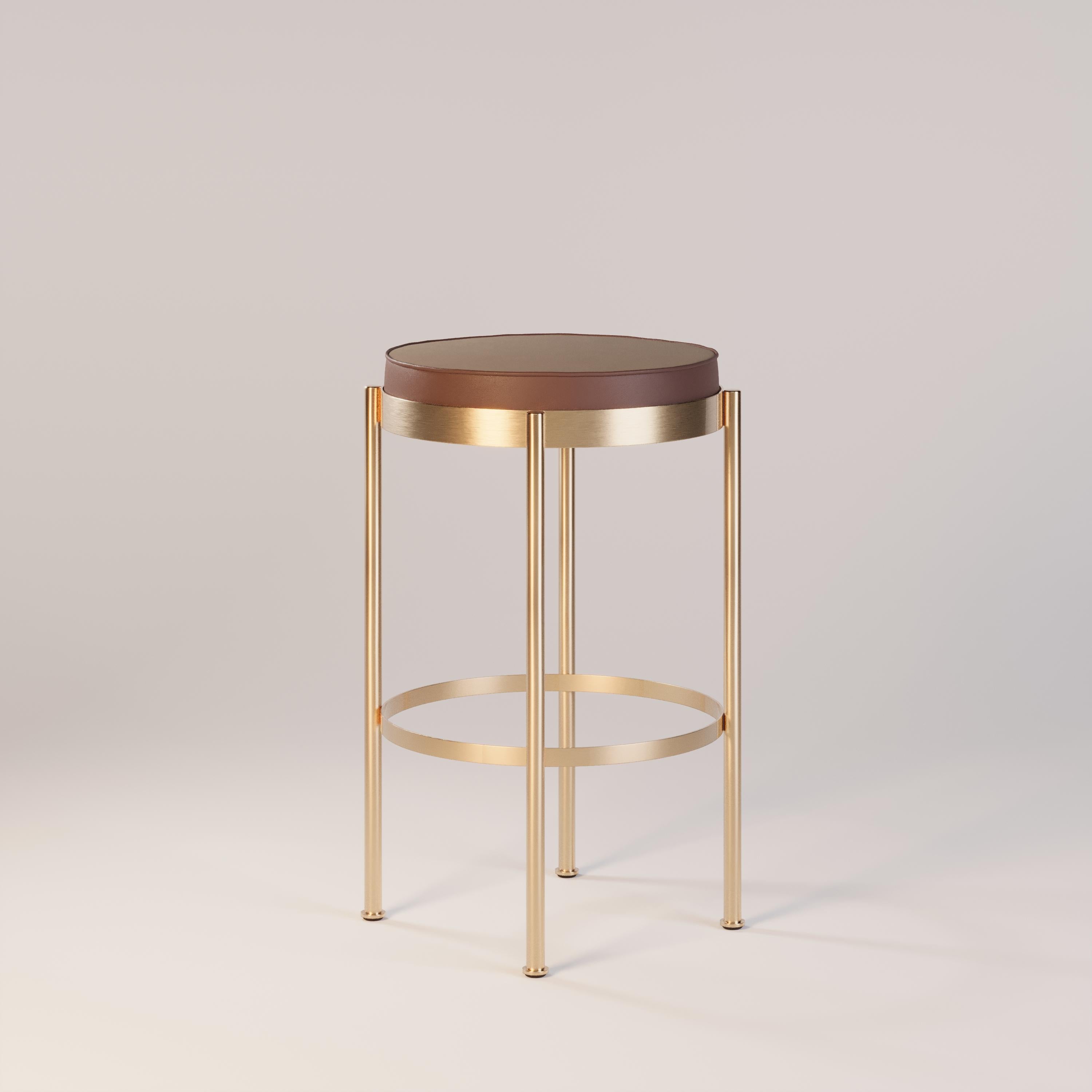 Stylish Bar Chair Featuring Water-Resistant Leather and Gold Frame In New Condition For Sale In Santo Tirso, PT