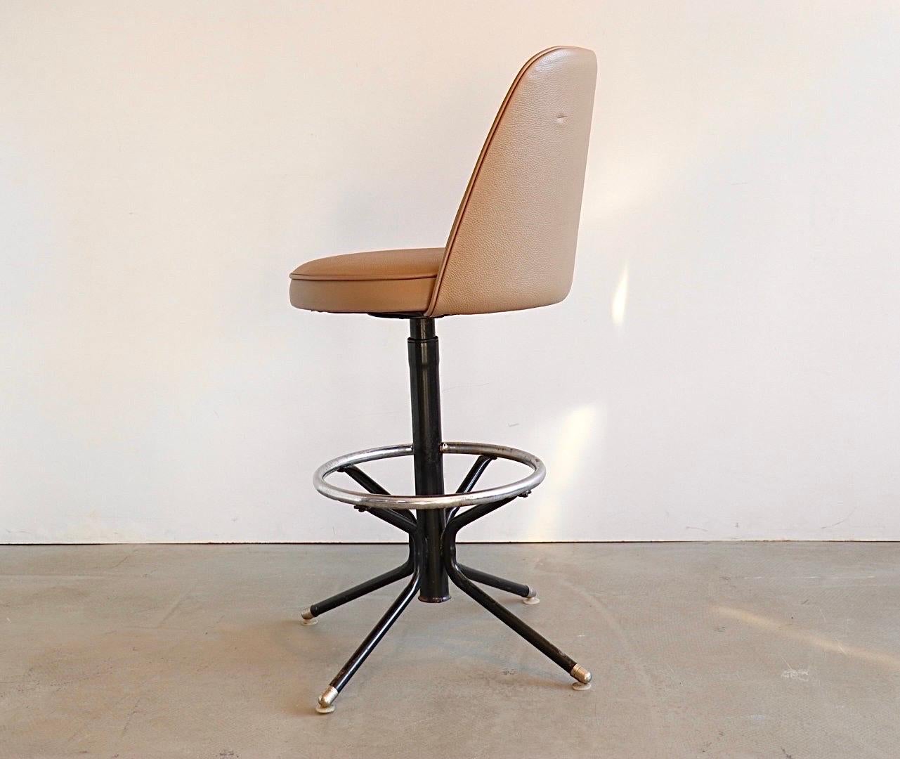 Mid-Century Modern Bar Stool in Beige Leather by the Admiral Chrome Corp. USA, 1960s For Sale