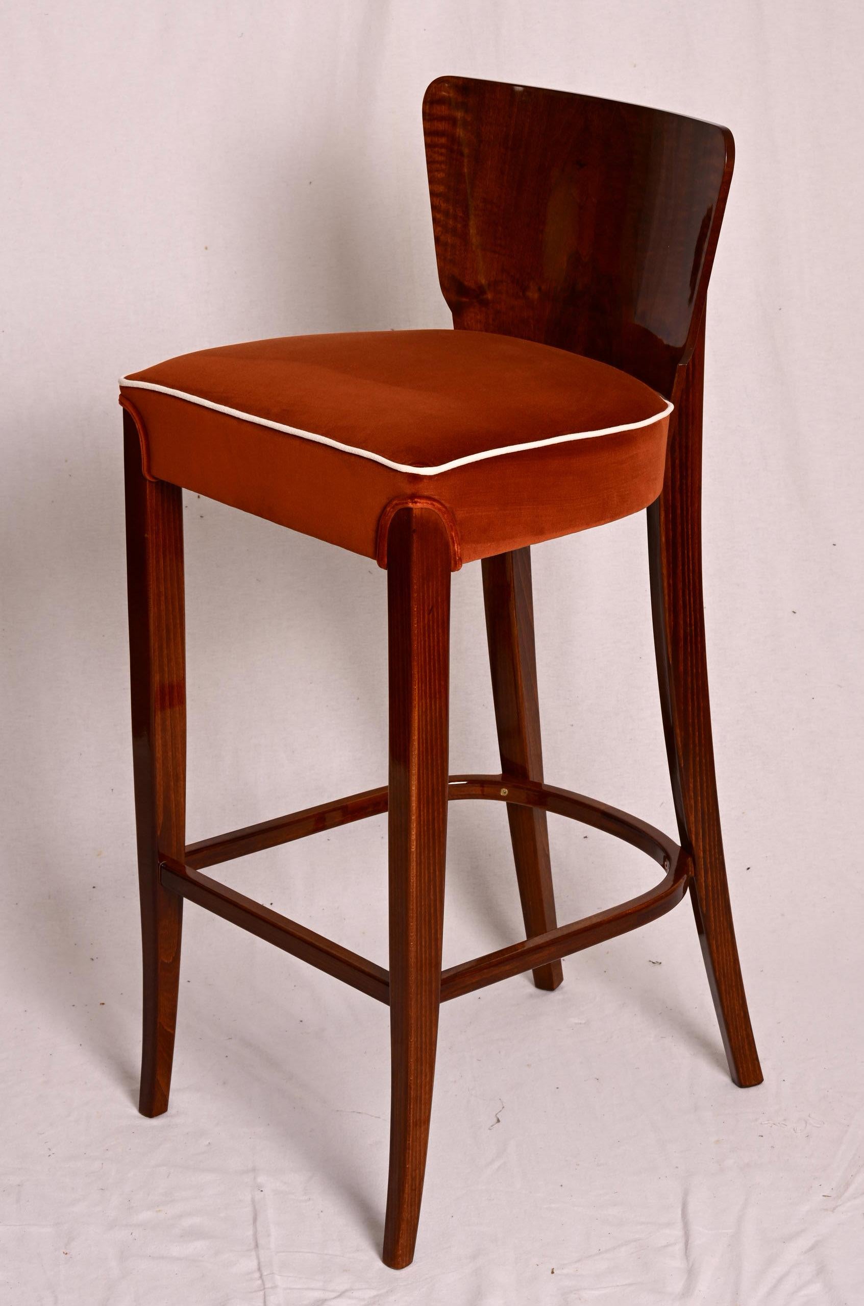 Taburete de bar al estilo de Jindrich Jalabala en Nuevo estado para la venta en Vienna, AT