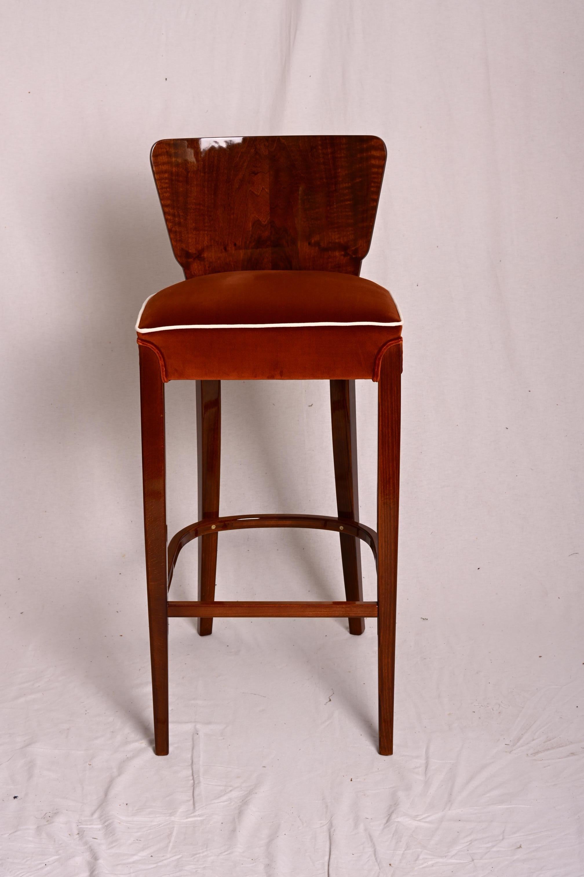Taburete de bar al estilo de Jindrich Jalabala Siglo XXI y contemporáneo en venta