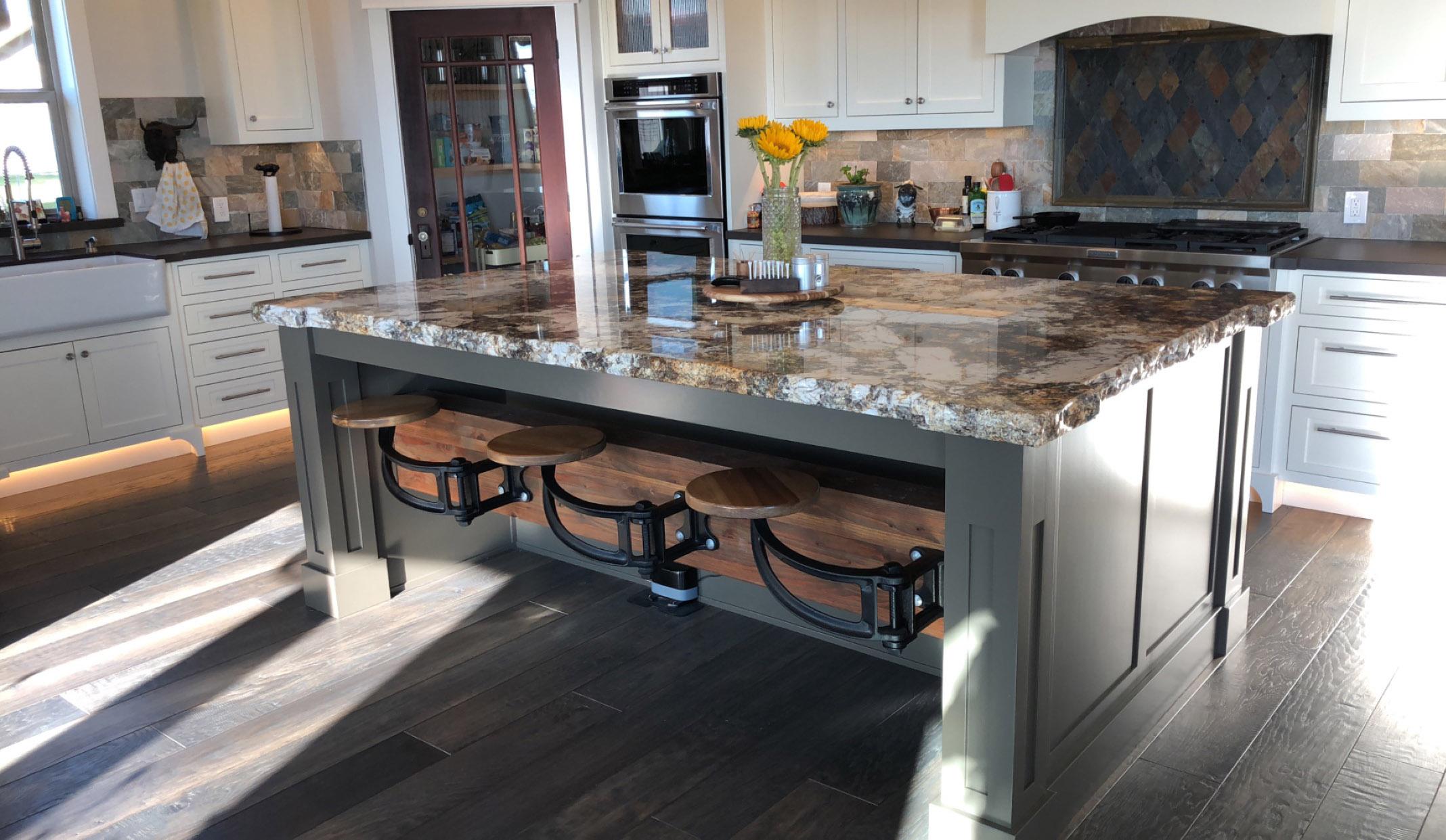 Bar Stool - Raw Oak & Cast Iron Wall-Mounted Counter Seat im Zustand „Neu“ in Oakville, CT