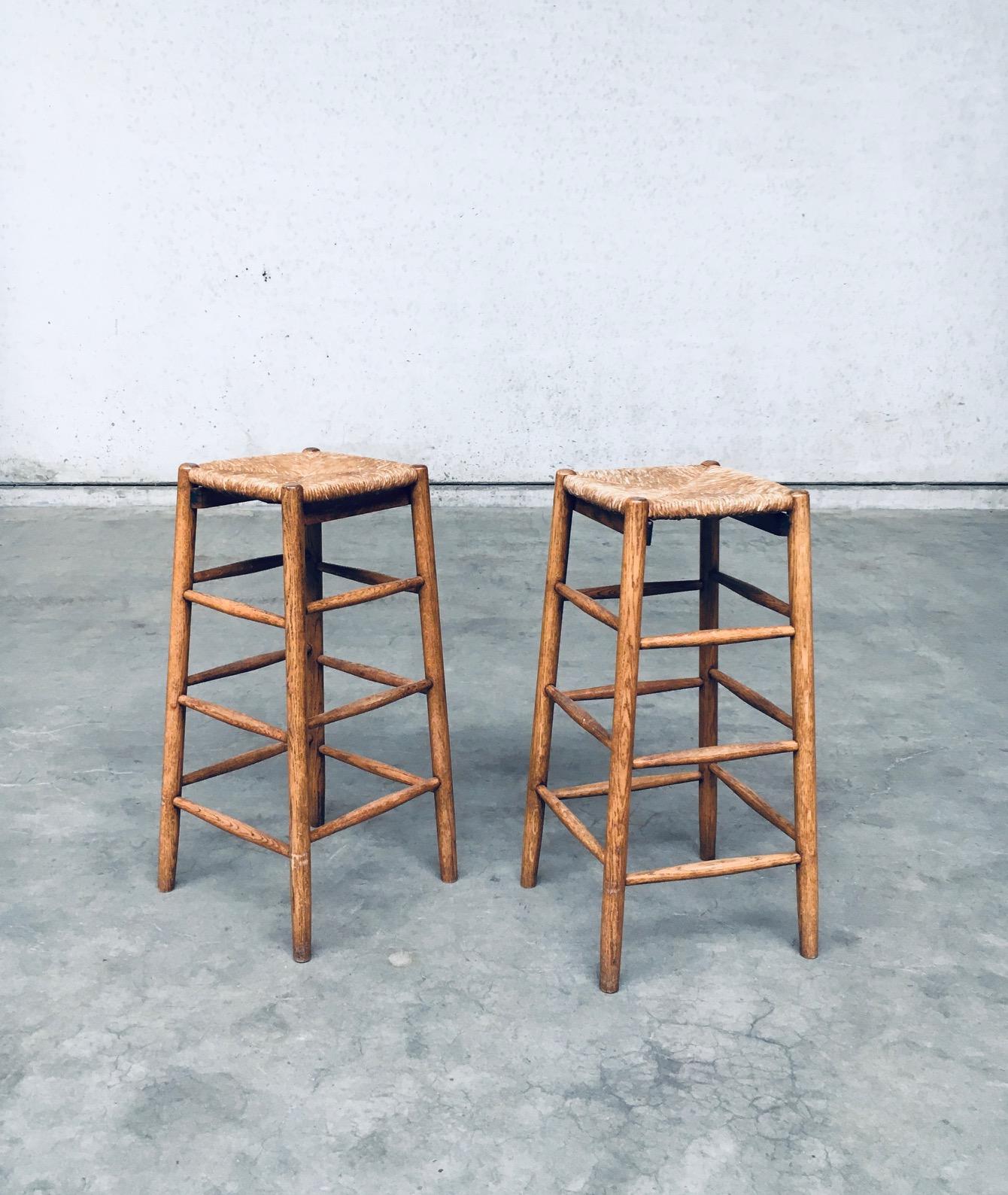 Bar Stool set in the style of Charlotte Perriand, France 1950's For Sale 3