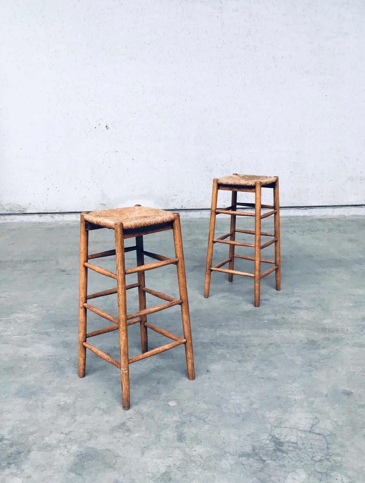 Bar Stool set in the style of Charlotte Perriand, France 1950's For Sale 4