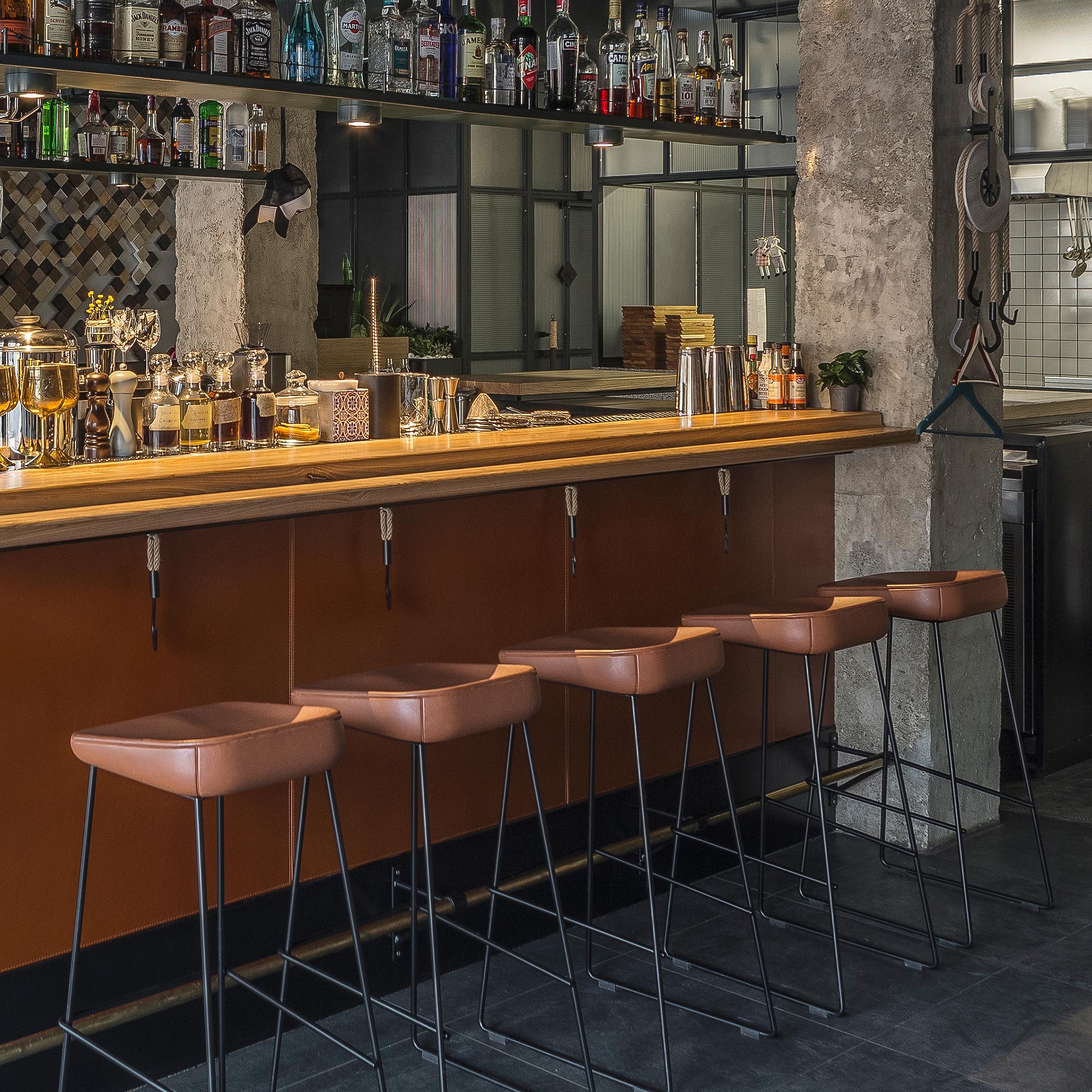 Bar Stool Wave with Leather Seat and Steel Frame - Contemporary Kitchen Islands In New Condition For Sale In Kyiv, UA
