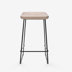 Taburete de Bar Wave con Asiento de Madera Maciza y Estructura de Acero para Interiores Contemporáneos