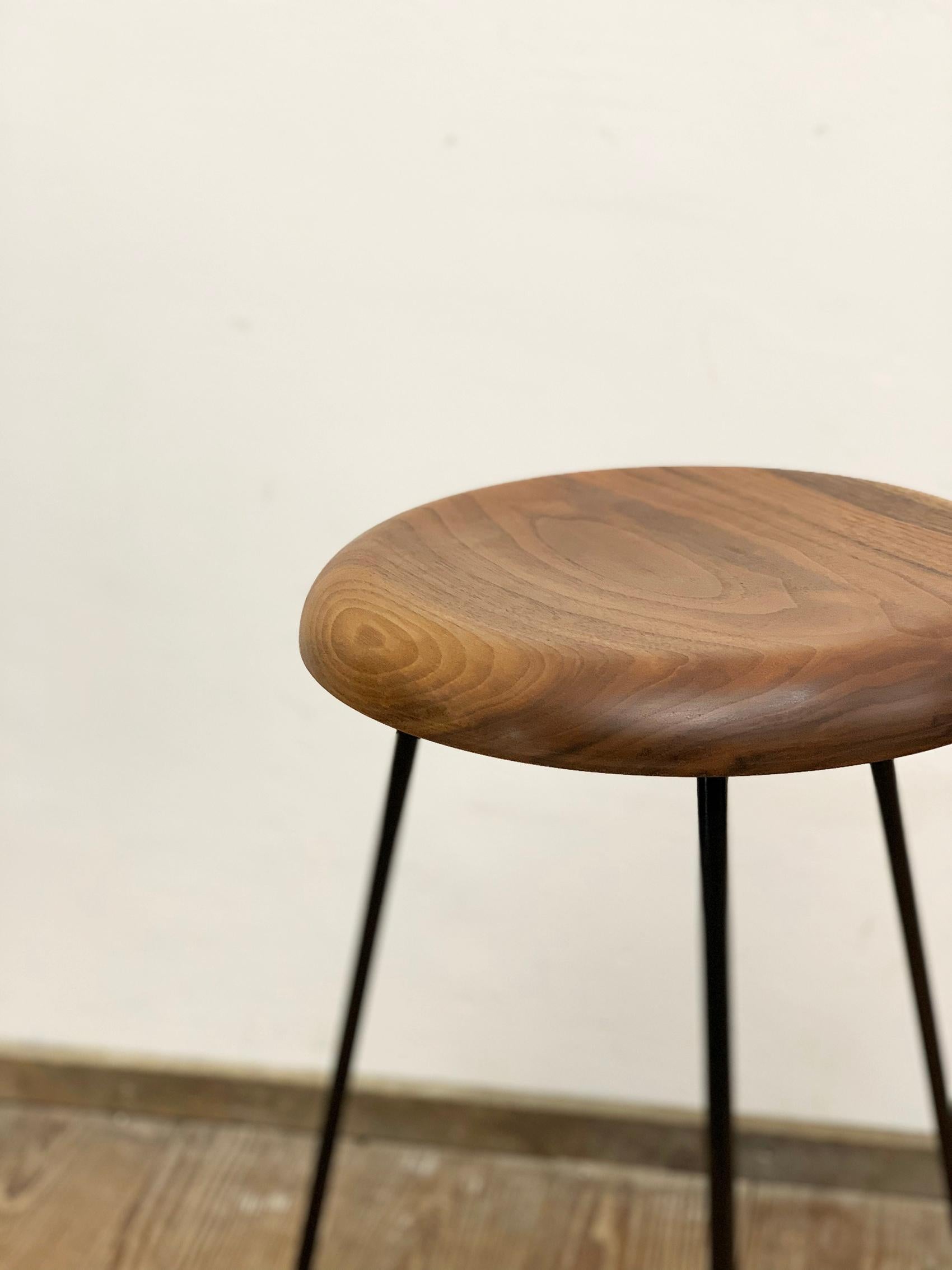 Bar Stool with Black Steel Frame and Massive Walnut Seat In Excellent Condition For Sale In München, Bavaria