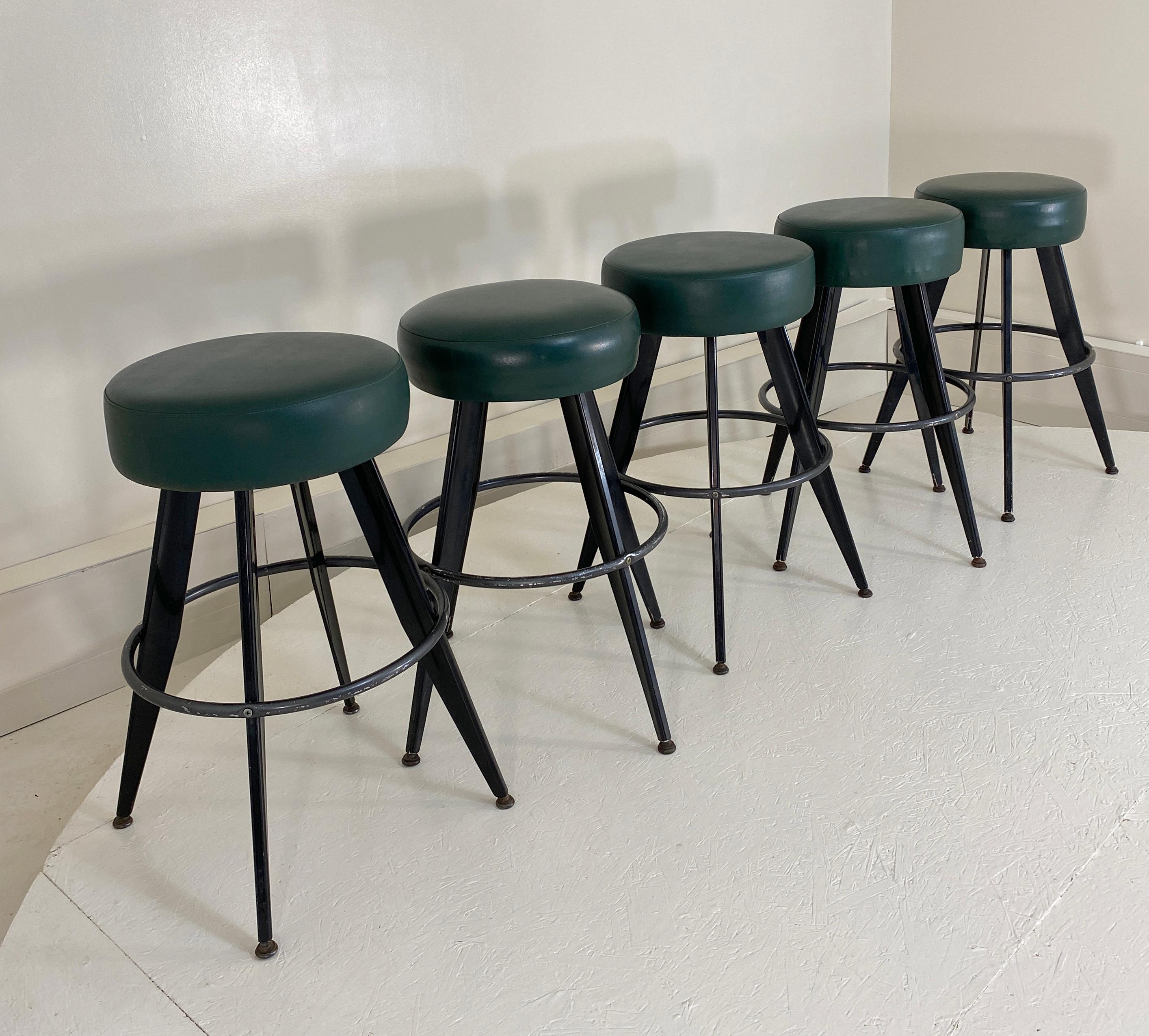 5 circular backless bar stools. 29.5