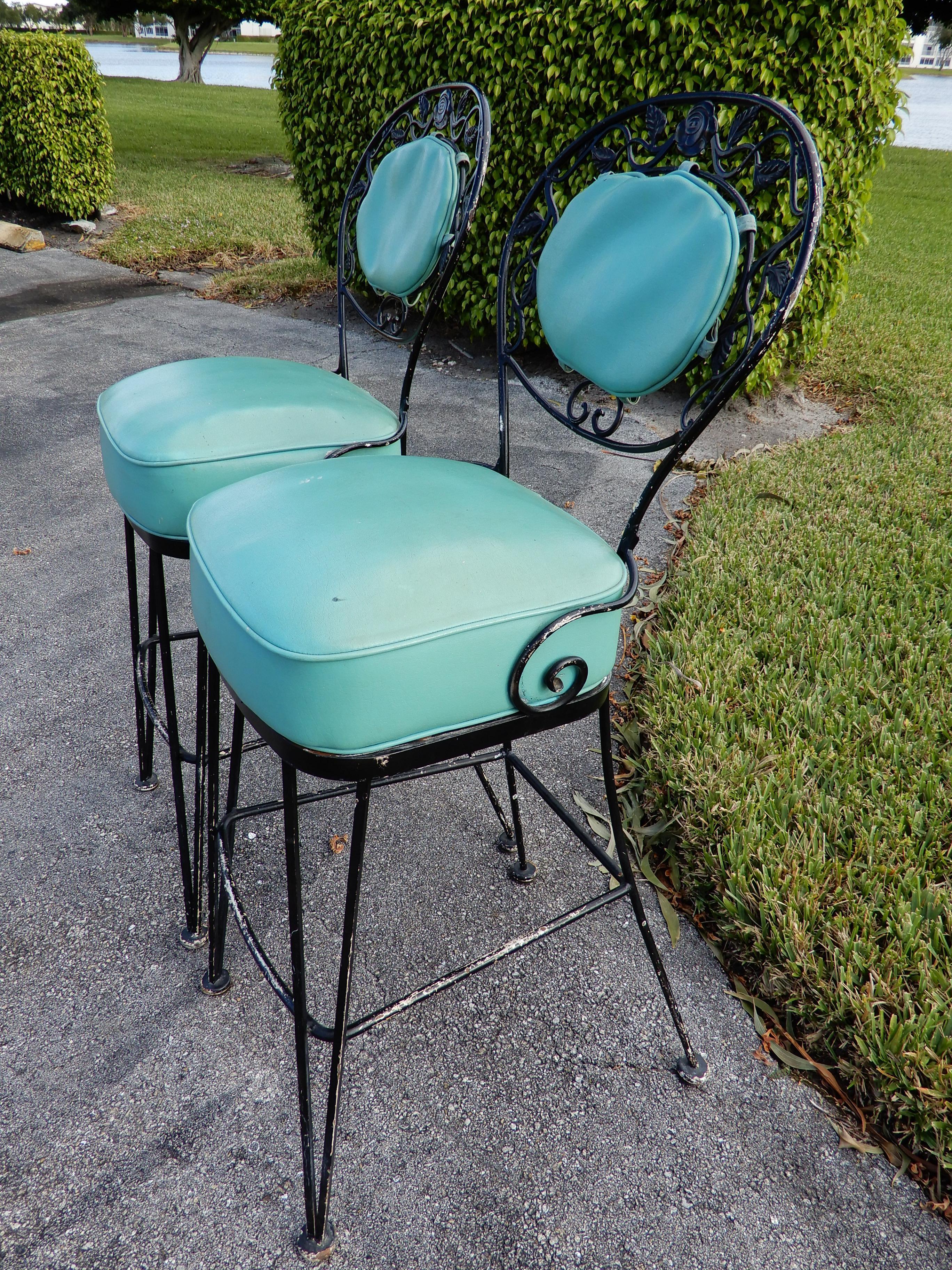 Bar Stools by Woodard Rare In Good Condition For Sale In Long Island, NY