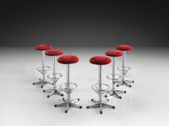 Barhocker aus Metall und roter Kordpolsterung