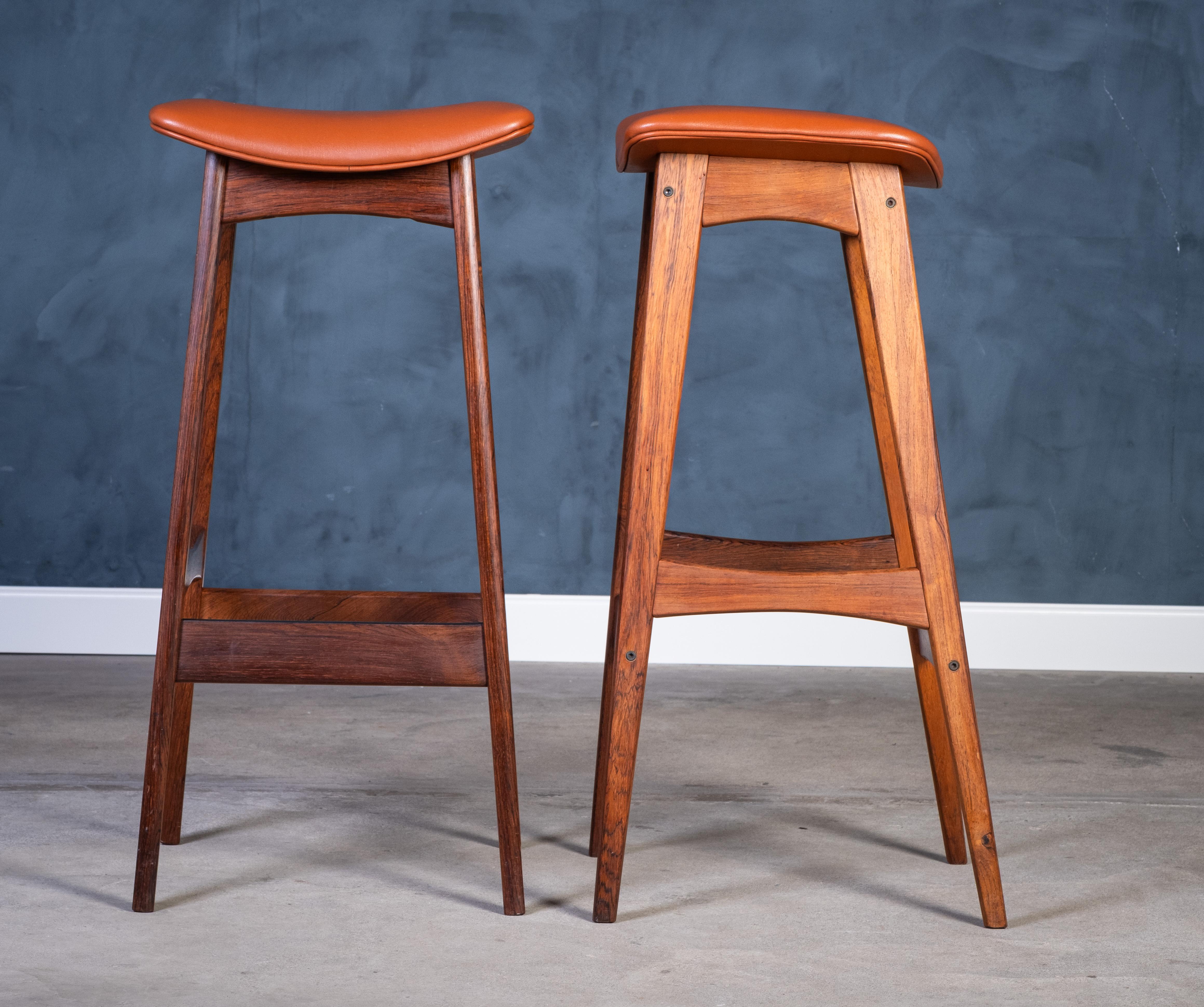 Bar Stools in Rosewood with Cognac Leather by Erik Buch for Dyrlund, 1960s In Good Condition For Sale In Nørre Aaby, DK