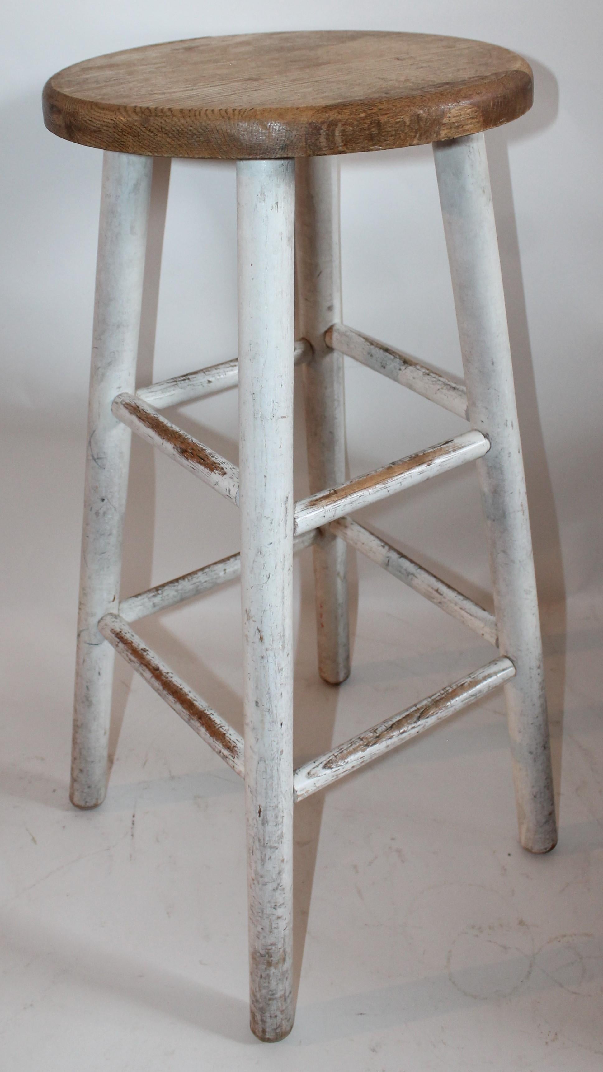 Bar Stools with Original White Painted Base In Excellent Condition In Los Angeles, CA