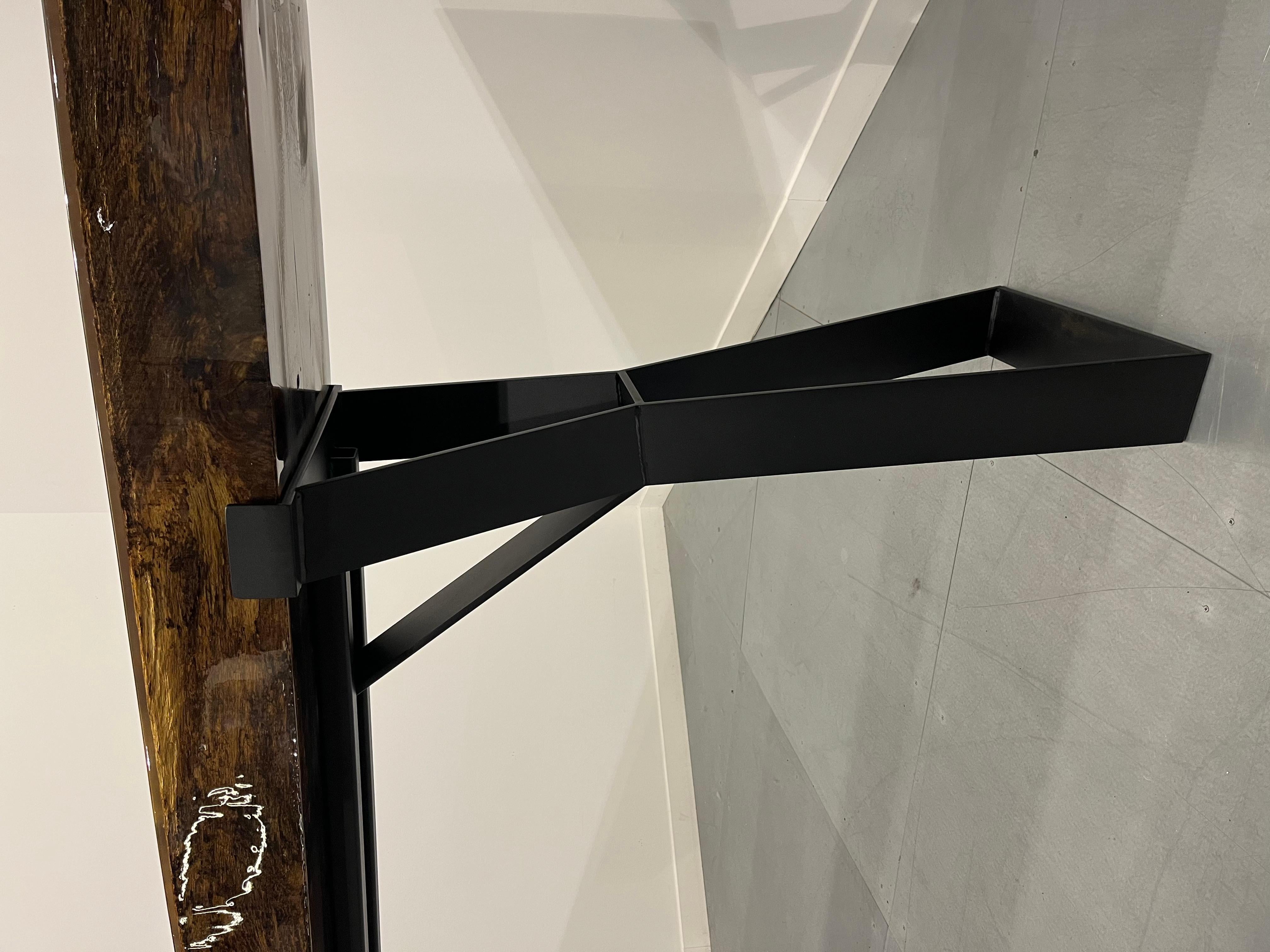 Bartisch aus Eichenholzbalken, gegossen in Epoxidguss, auf einem Stahlrahmen (21. Jahrhundert und zeitgenössisch) im Angebot