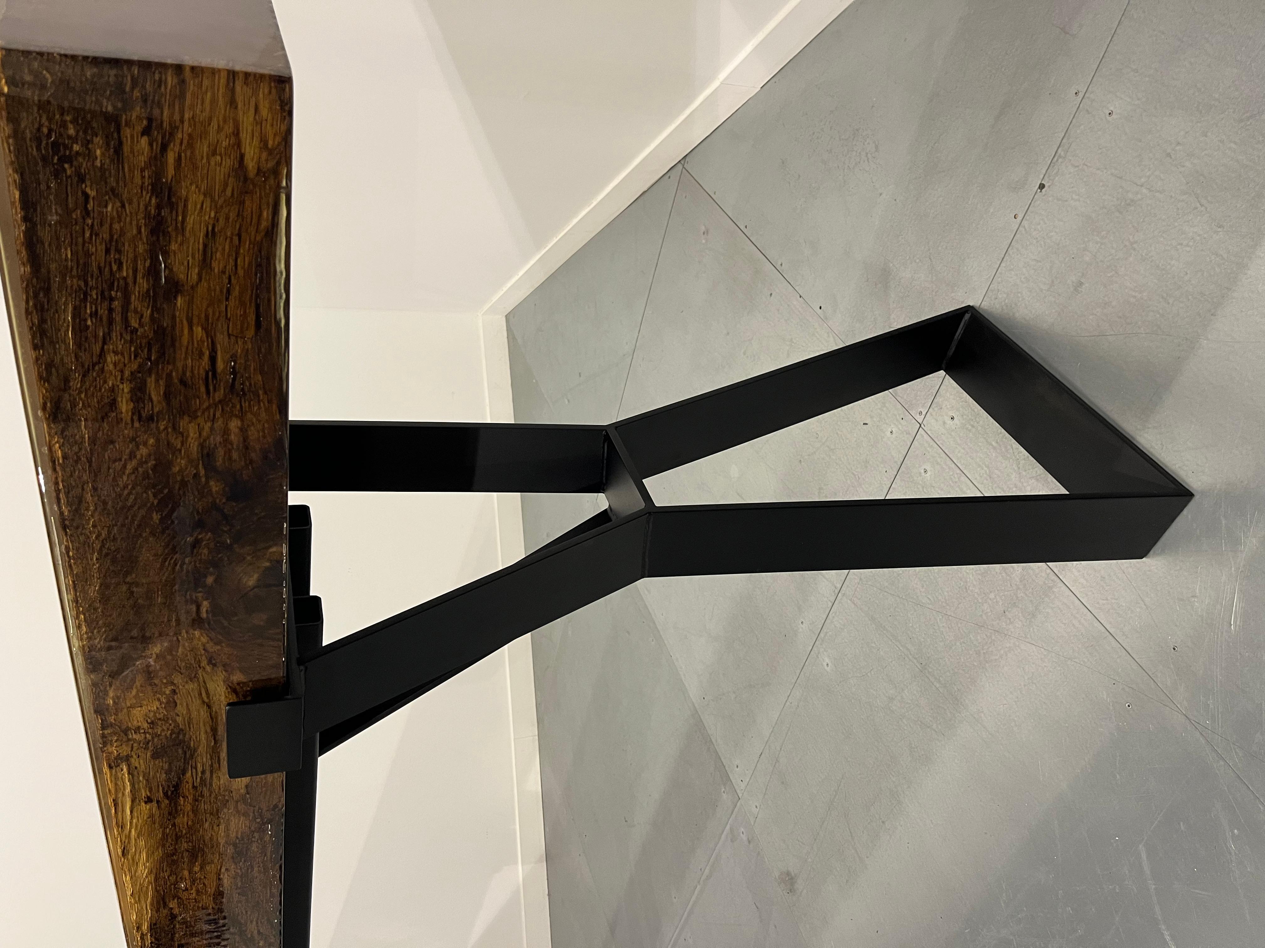 Bartisch aus Eichenholzbalken, gegossen in Epoxidguss, auf einem Stahlrahmen im Angebot 2