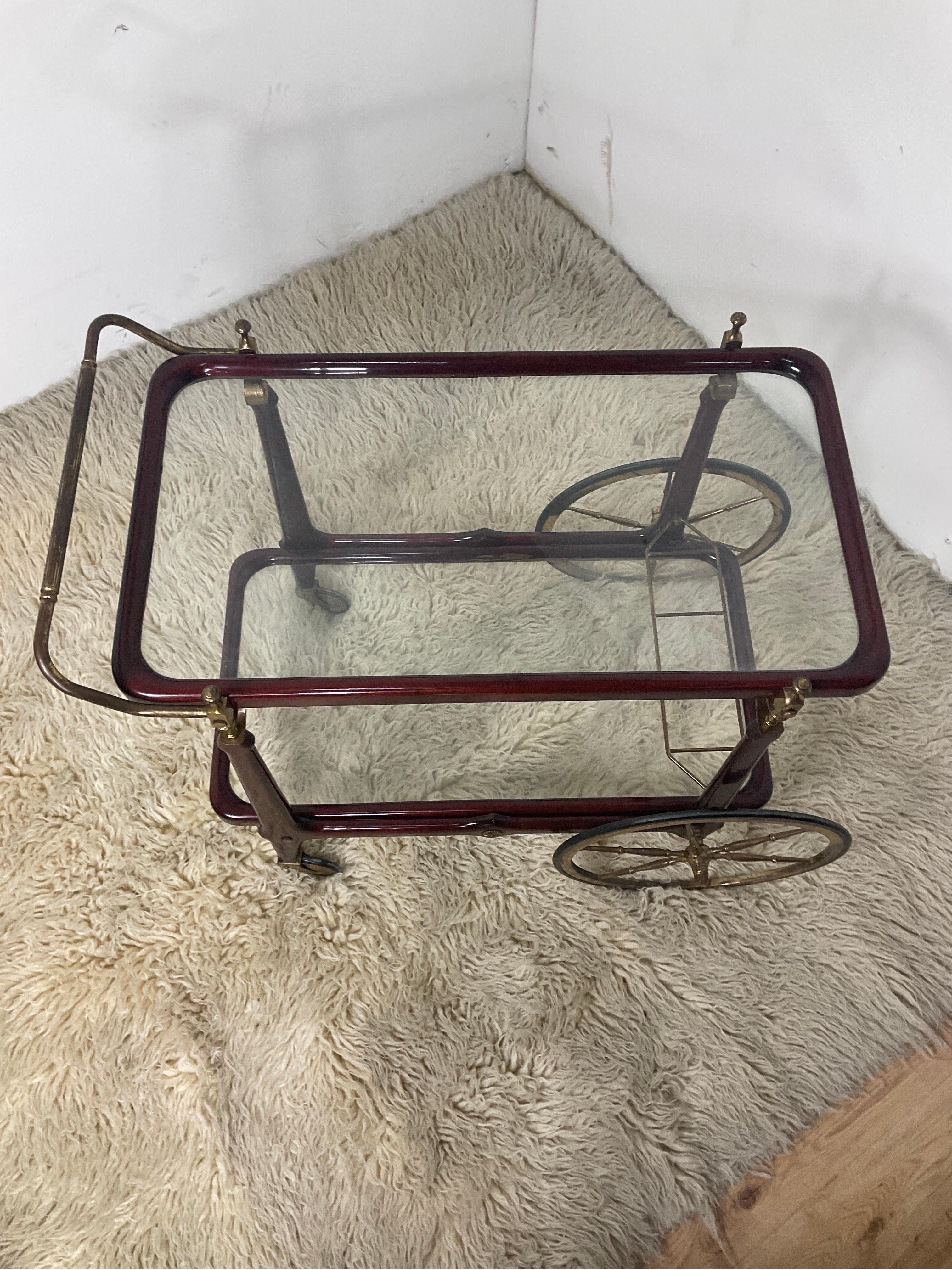 Bar trolly food rack in lacquered wood, brass and vintage 50s glass with 4 wheel For Sale 2