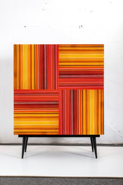 Bar Warm con ante in vetro multicolore di Orfeo Quagliata