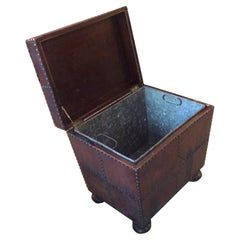 Bar with lion shield in Wood and leather, Sign made in england, 1930