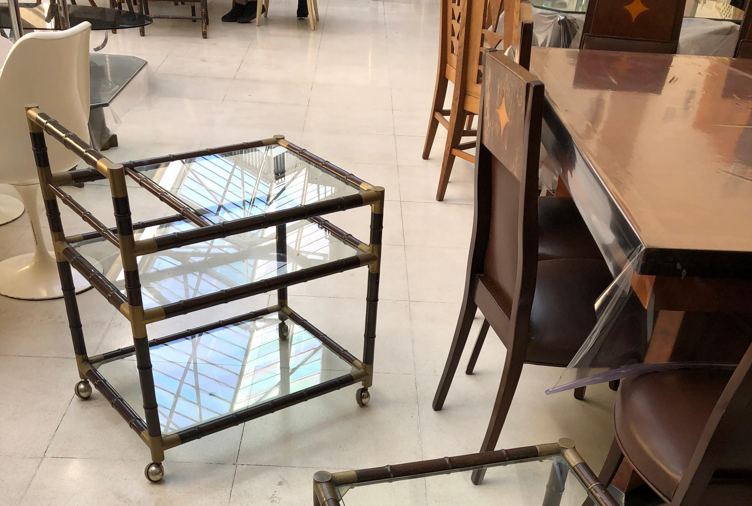 Year: 1960
Country: American
Wood and bronze
It is an elegant and sophisticated bar
We have specialized in the sale of Art Deco and Art Nouveau styles since 1982.If you have any questions we are at your disposal.
Pushing the button that reads 'View
