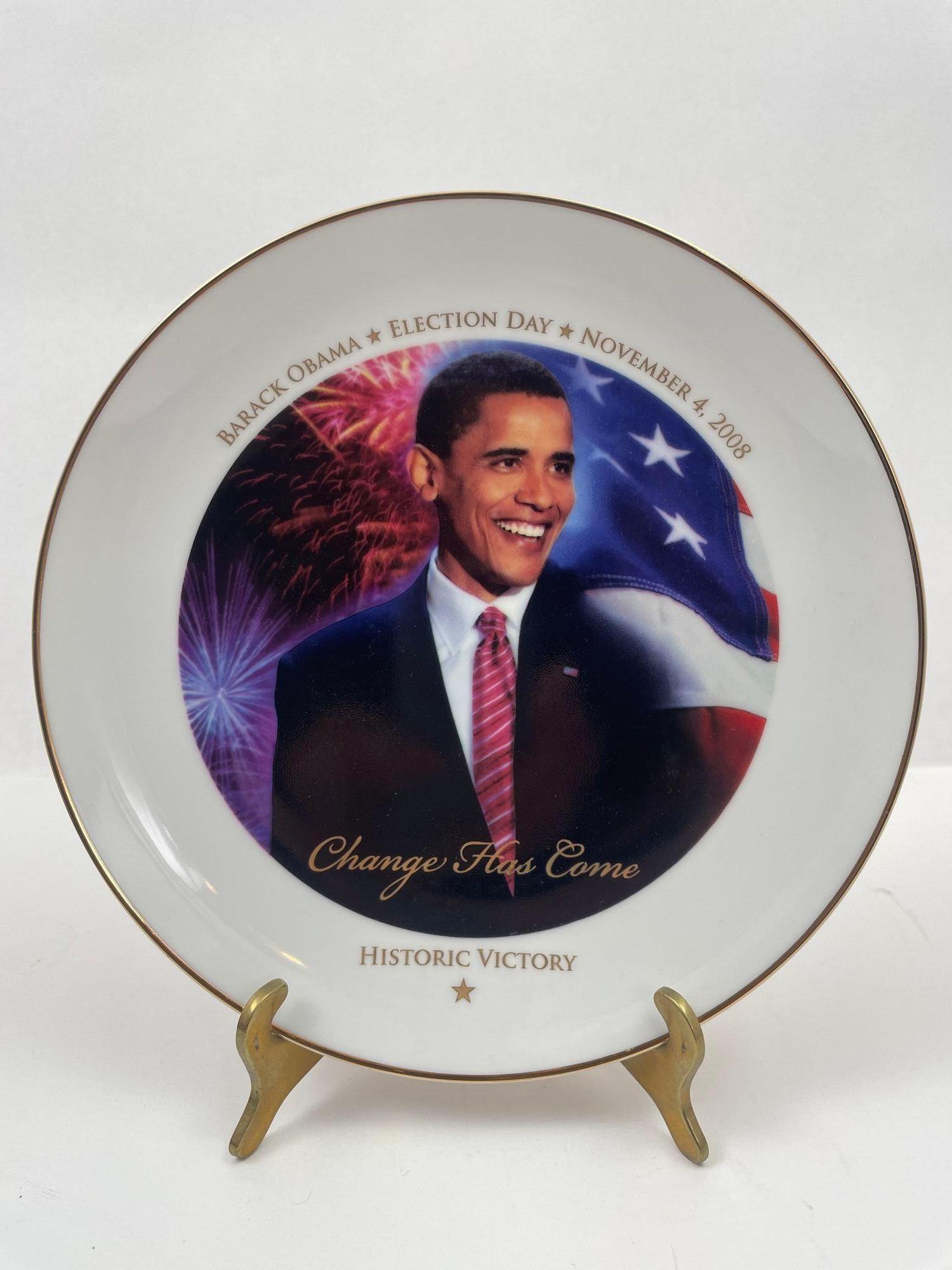 Piatto commemorativo della Vittoria Storica in edizione limitata Obama.
Questo storico piatto da collezione Victory: Il cambiamento è arrivato.
Il piatto decorativo Barack Obama è in ottime condizioni.
Sembra che non sia mai stato