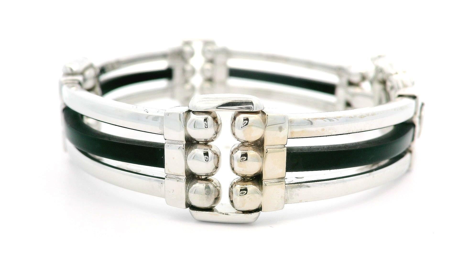 Material: Solid 18k White Gold w/ Black Rubber Accents
Weight: 49.11 Grams
Chain Length: Measure 8 Inches Next to a Ruler. Will Comfortably Fit up to 7.75 Inches (Fitted on a wrist)
Width: 12.1mm (0.48