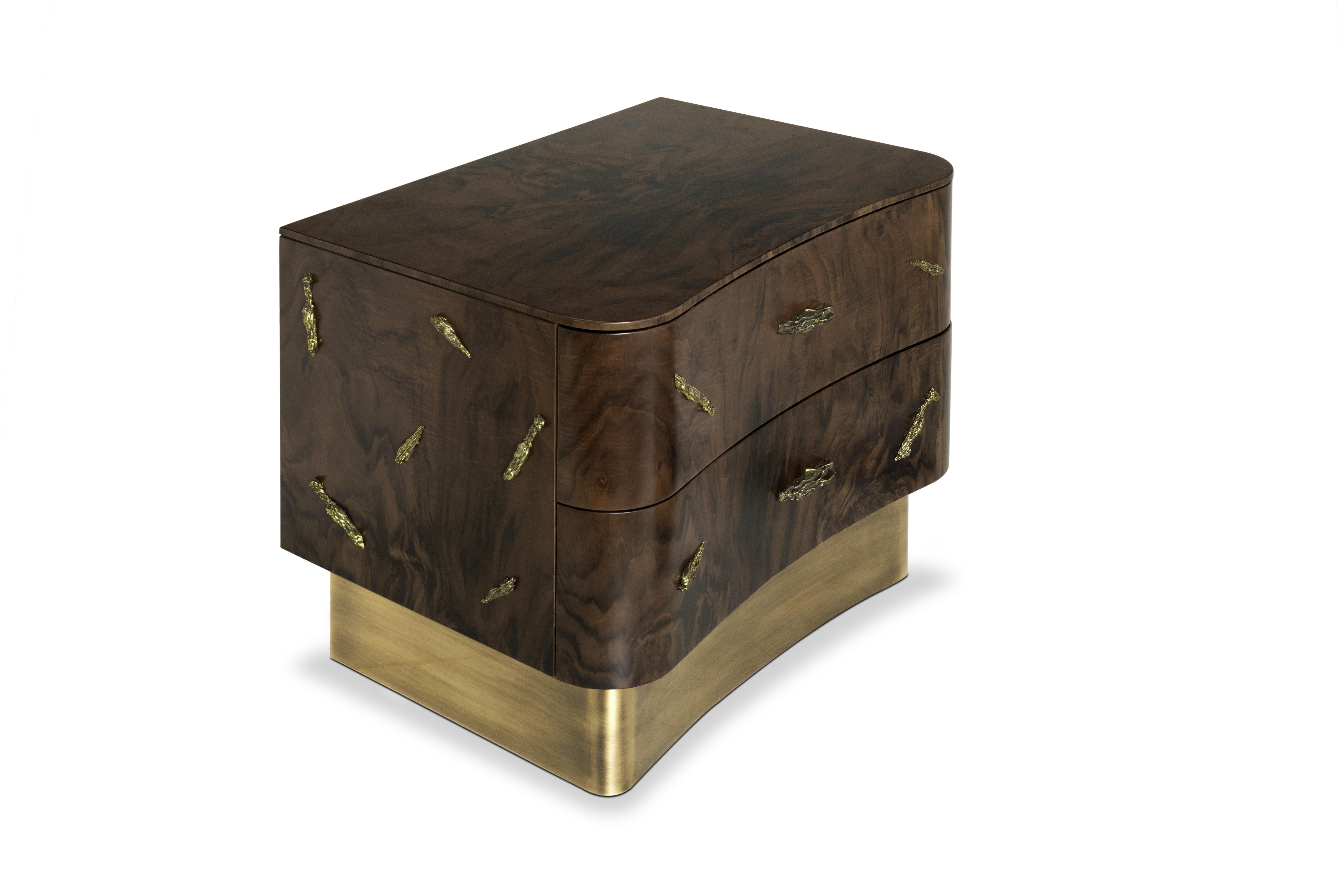 Baraka is an ancient Sufi word that means ''a blessing - as the breath -, or essence of life'' from which the evolutionary process unfolds. Charismatic by its never-ending contrasts between ancient and contemporary lines, Baraka bedside table main