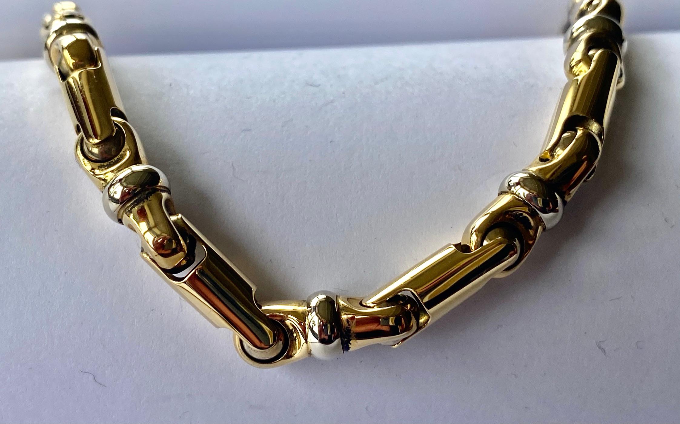 One (1) 18K. Yellow and White Gold Chain.
Signed: Baraka Italy 1995 with a special Baraka Lock. [*1045 VI]
lengths: 45 cm. Weight: 59.95 grams.
diameter: 6 mm.