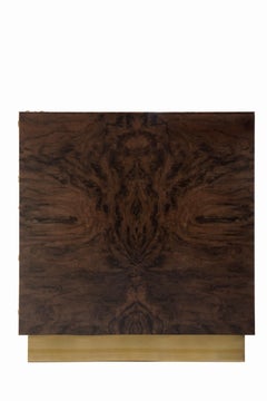 Armoire Baraka avec détails en laiton & Étagères en verre fumé