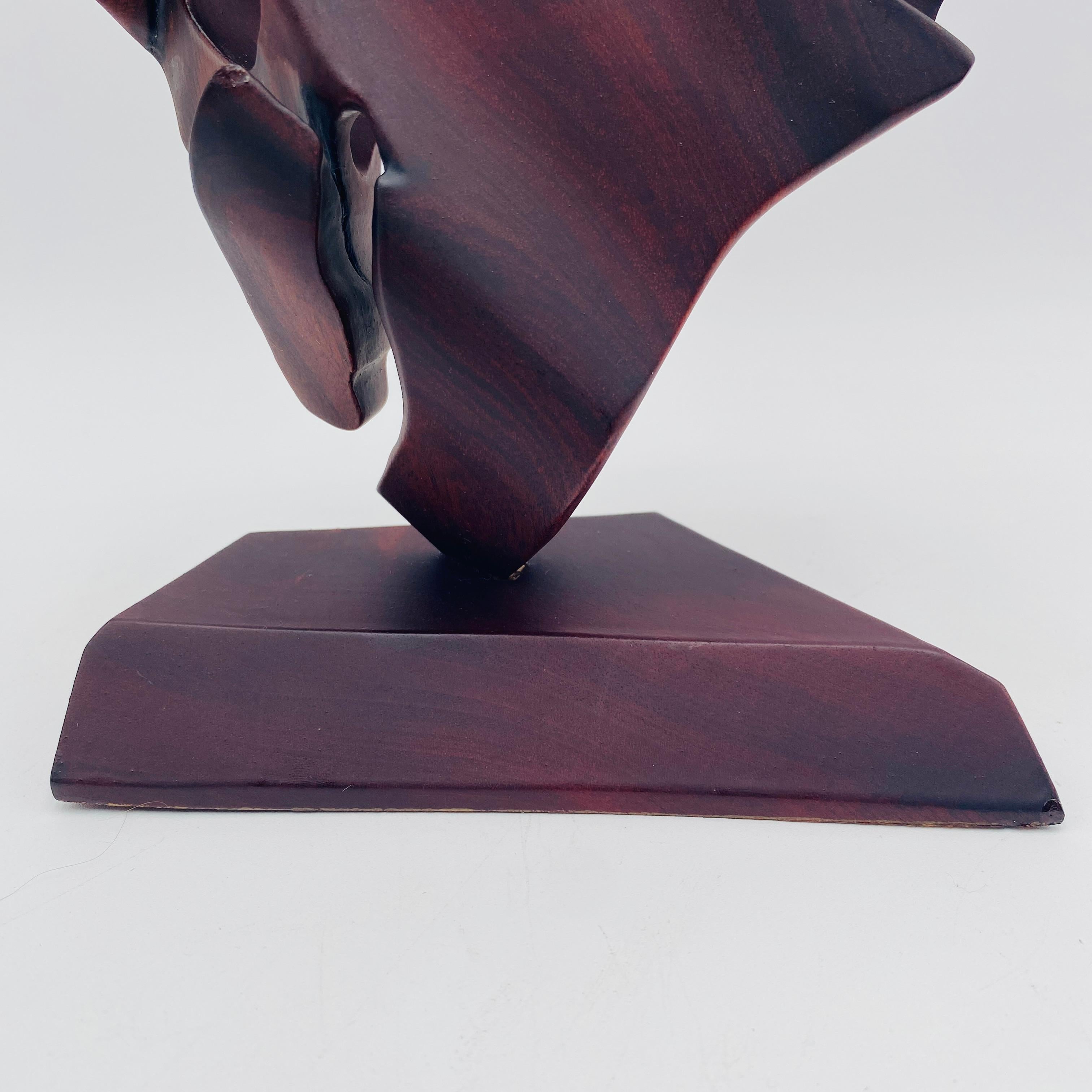 Mid-Century moderno Scultura astratta in mogano Barbados firmata Reggie Medford in vendita