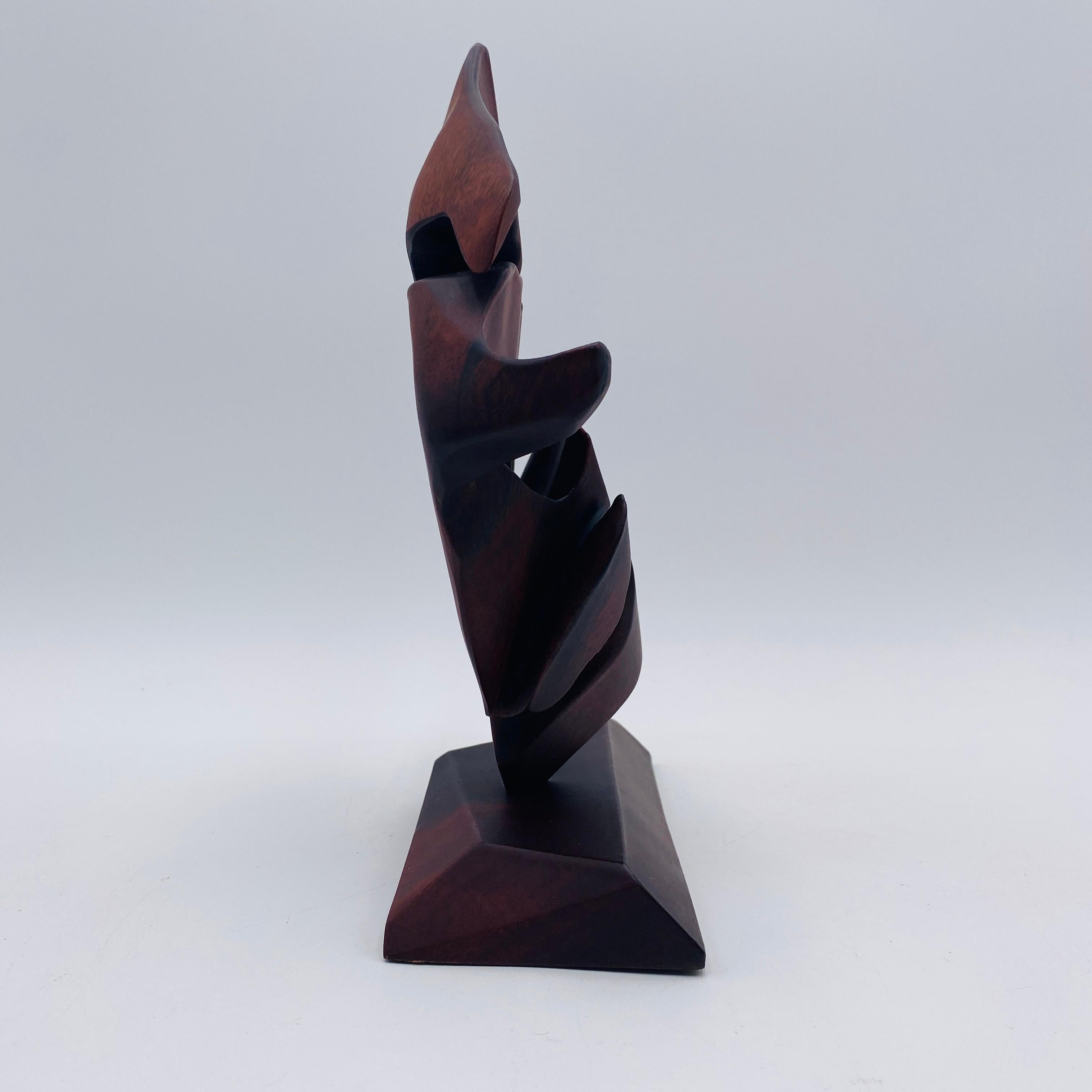 XXI secolo e contemporaneo Scultura astratta in mogano Barbados firmata Reggie Medford in vendita