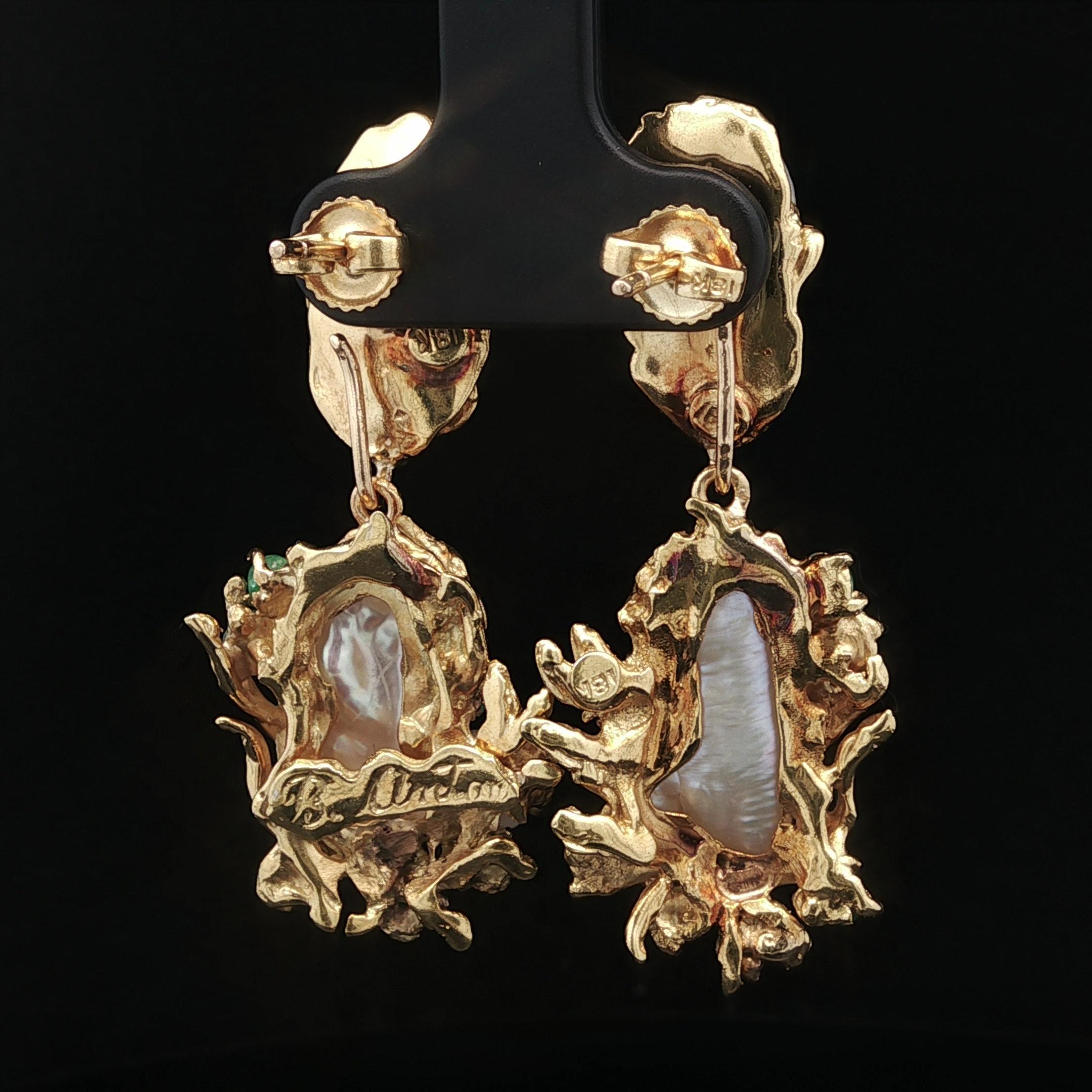 Donna Orecchini a pendente con perle barocche in oro massiccio, smeraldo, giorno e notte, Barbara Anton in vendita