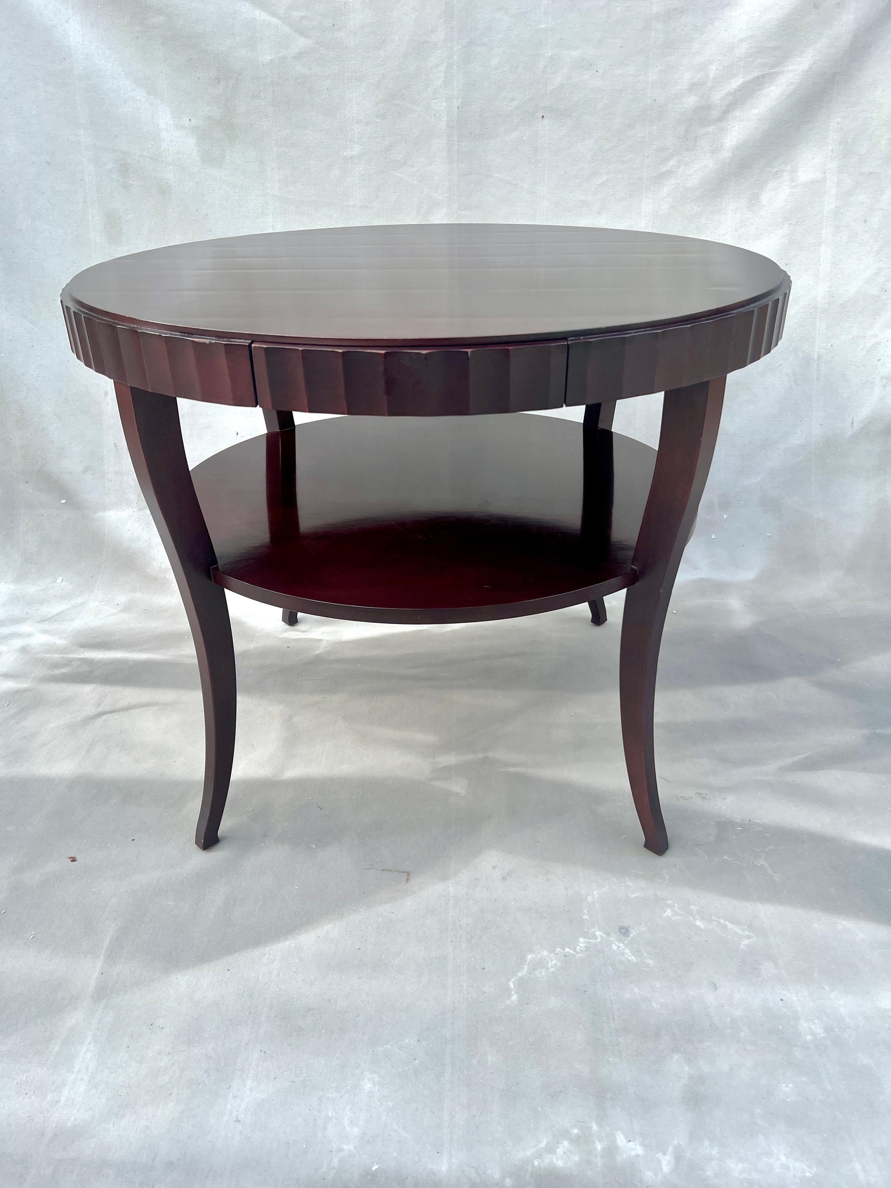 Moderne Barbara Barry For Baker Table d'appoint à bord cannelé avec tiroir en vente