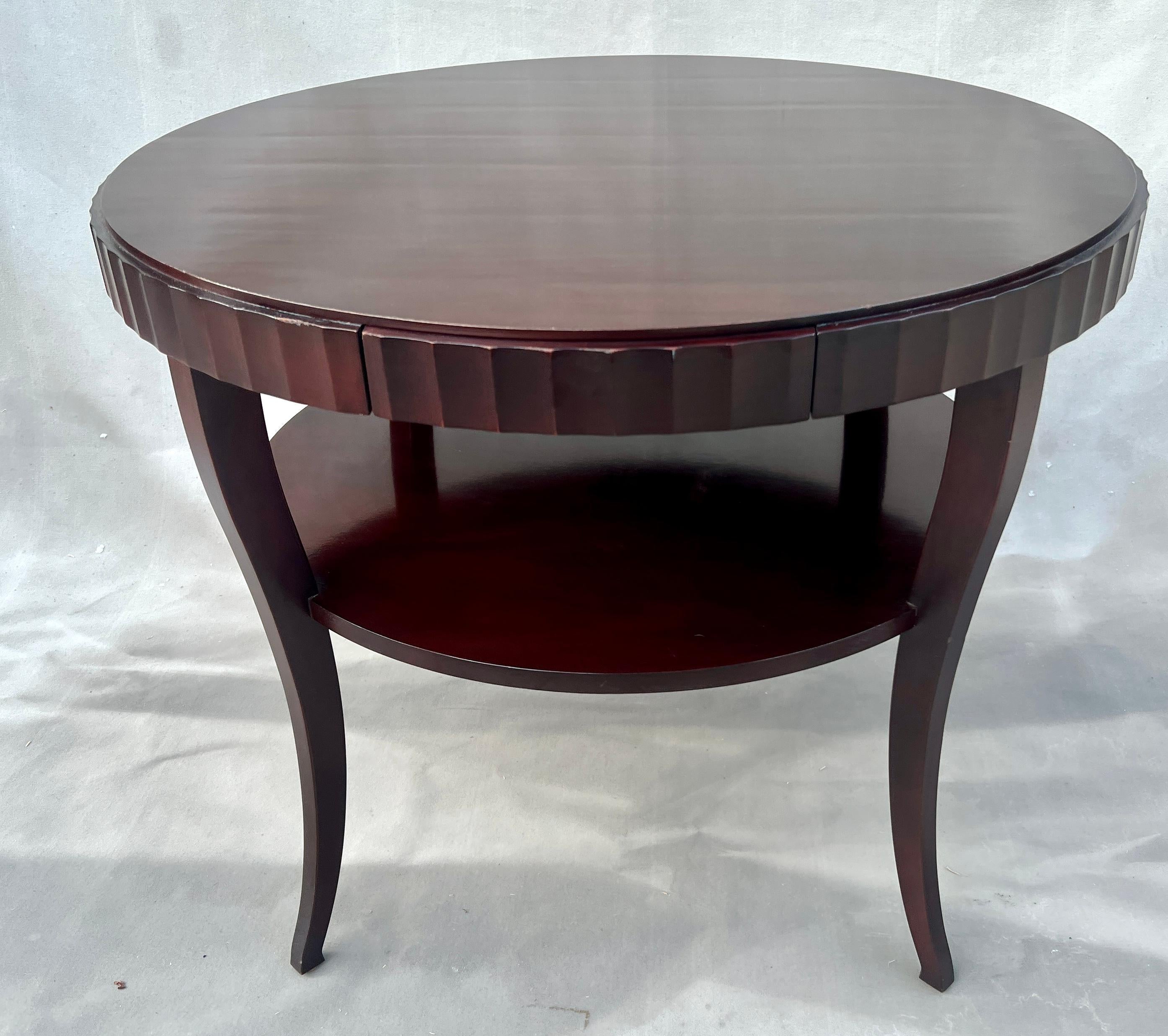 Américain Barbara Barry For Baker Table d'appoint à bord cannelé avec tiroir en vente