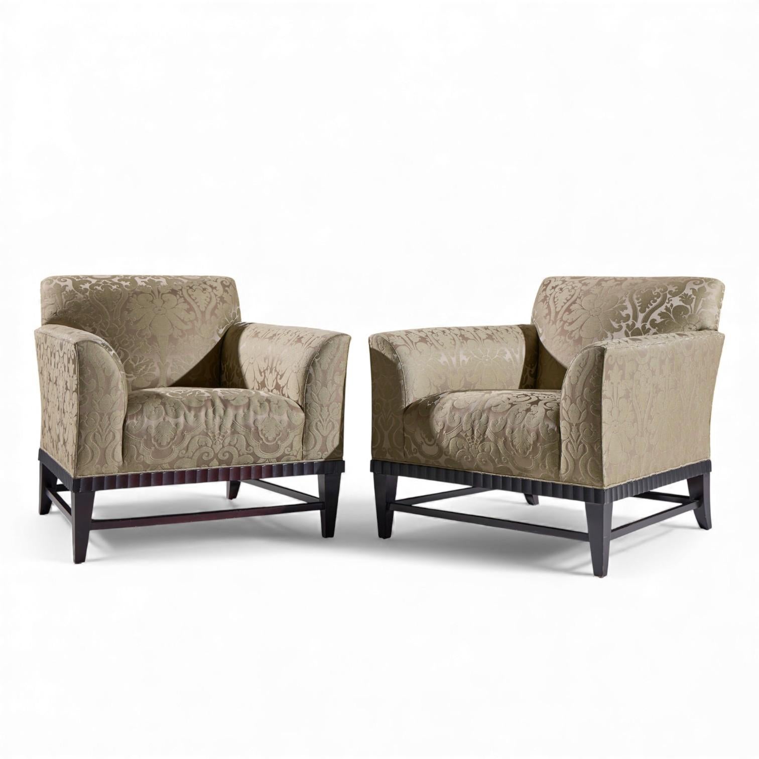 Barbara Barry for Baker Fluted Mahogany Lounge Chair - Pair (Moderne) im Angebot