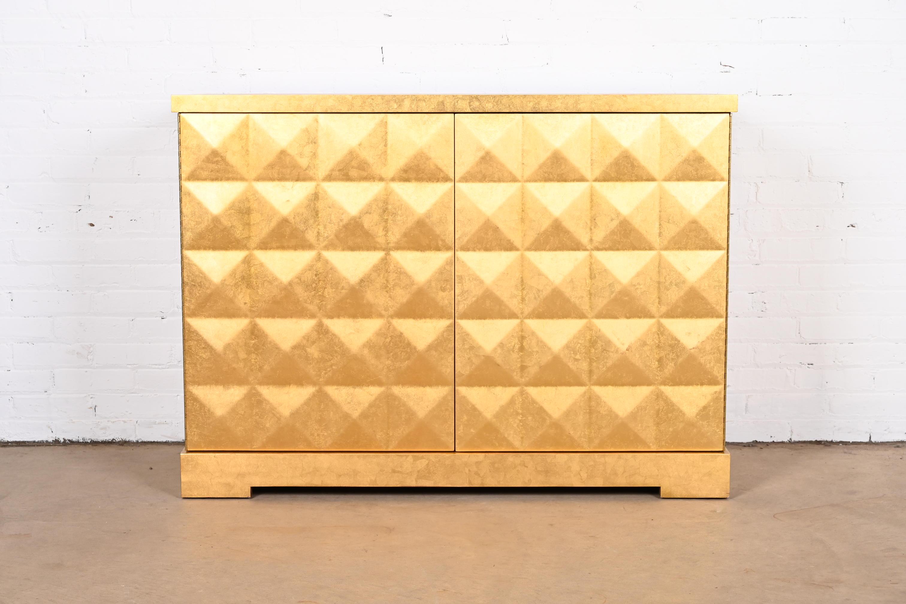 An outstanding modern Hollywood Regency style diamond golf leaf cabinet or chest of drawers

By Barbara Barry for Baker Furniture.

USA, Circa 1990s

Original gold leaf finish, with diamond faceted front and Chinese red lacquered