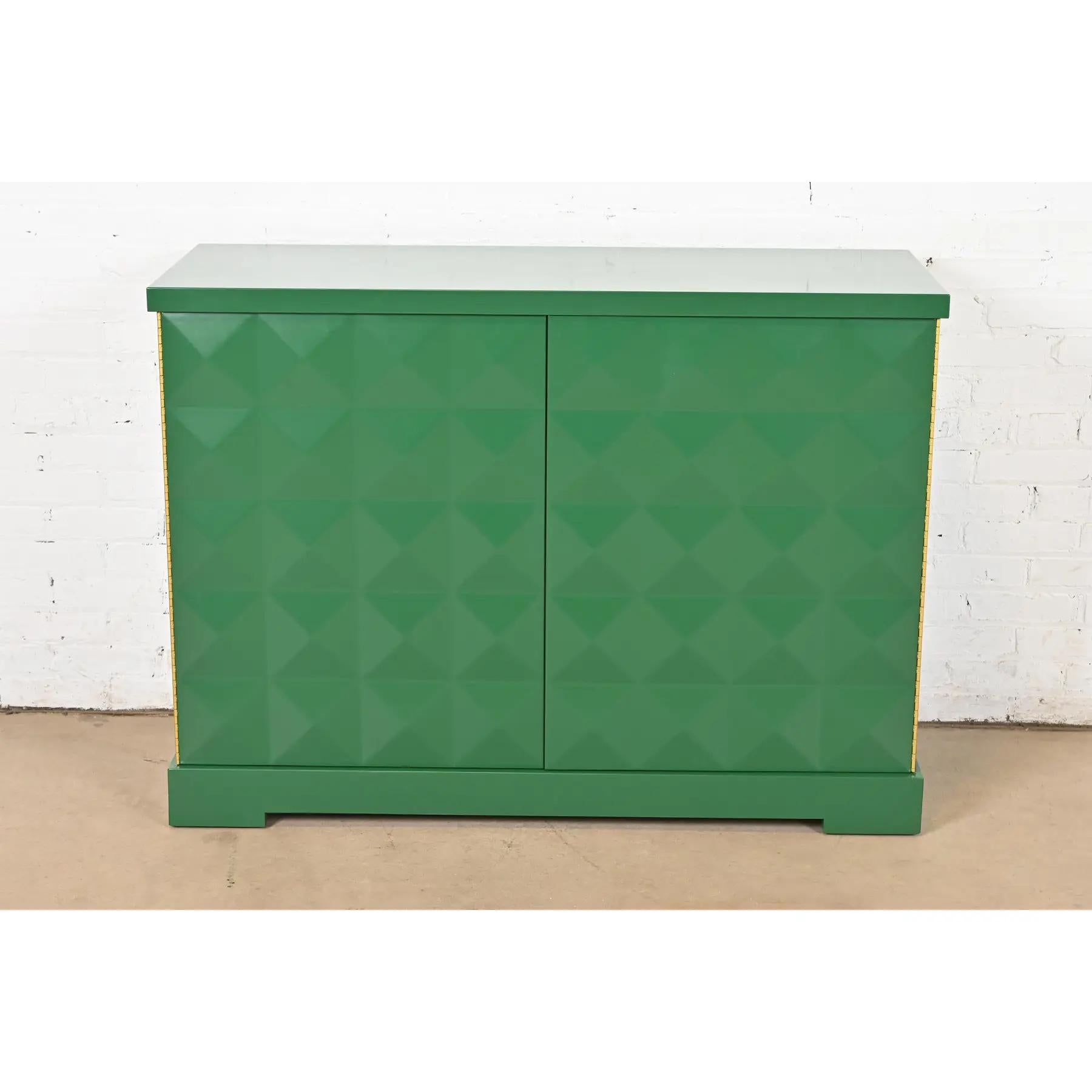 Americano Barbara Barry per Baker Furniture Armadio laccato verde diamante, rifinito in vendita