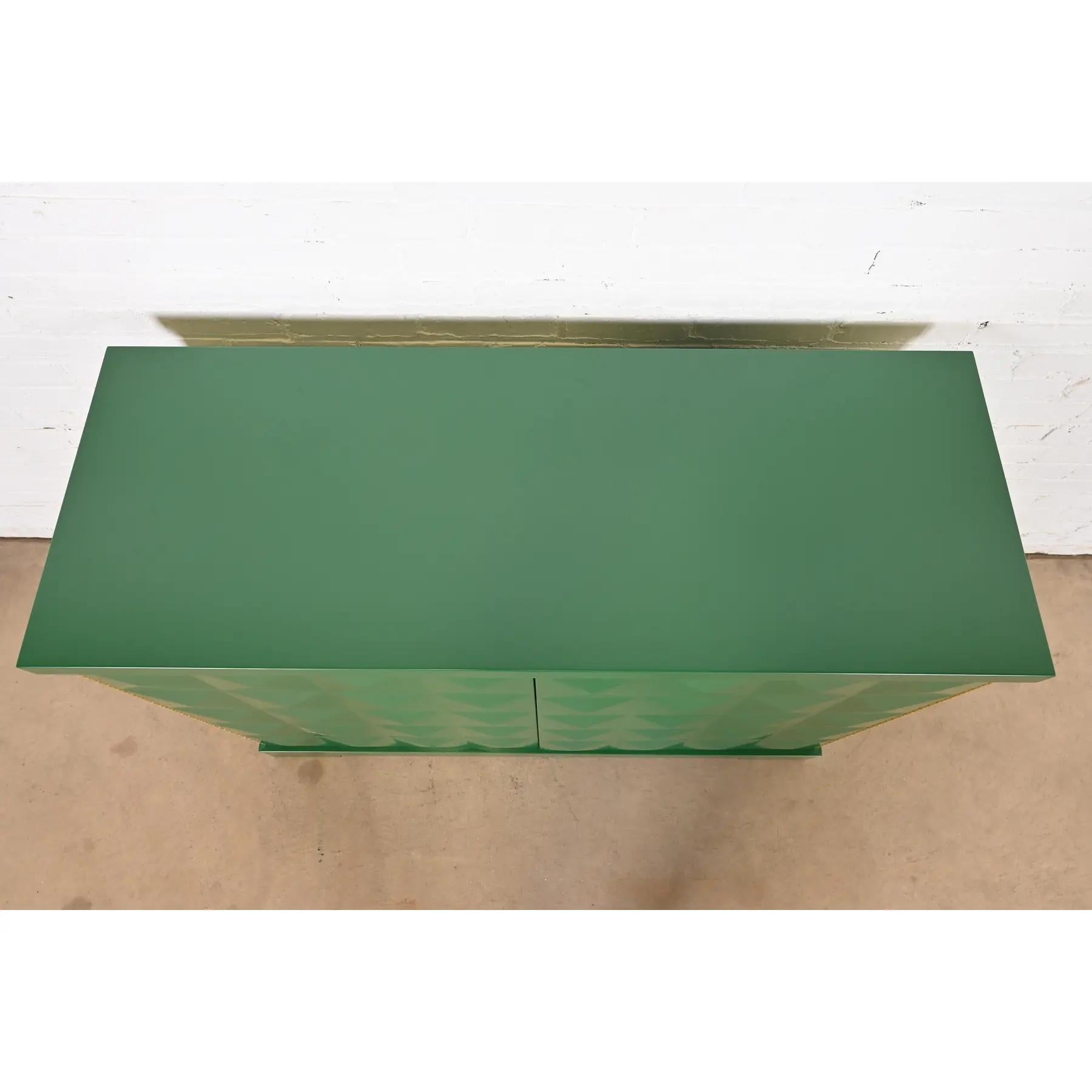 Barbara Barry per Baker Furniture Armadio laccato verde diamante, rifinito in vendita 2