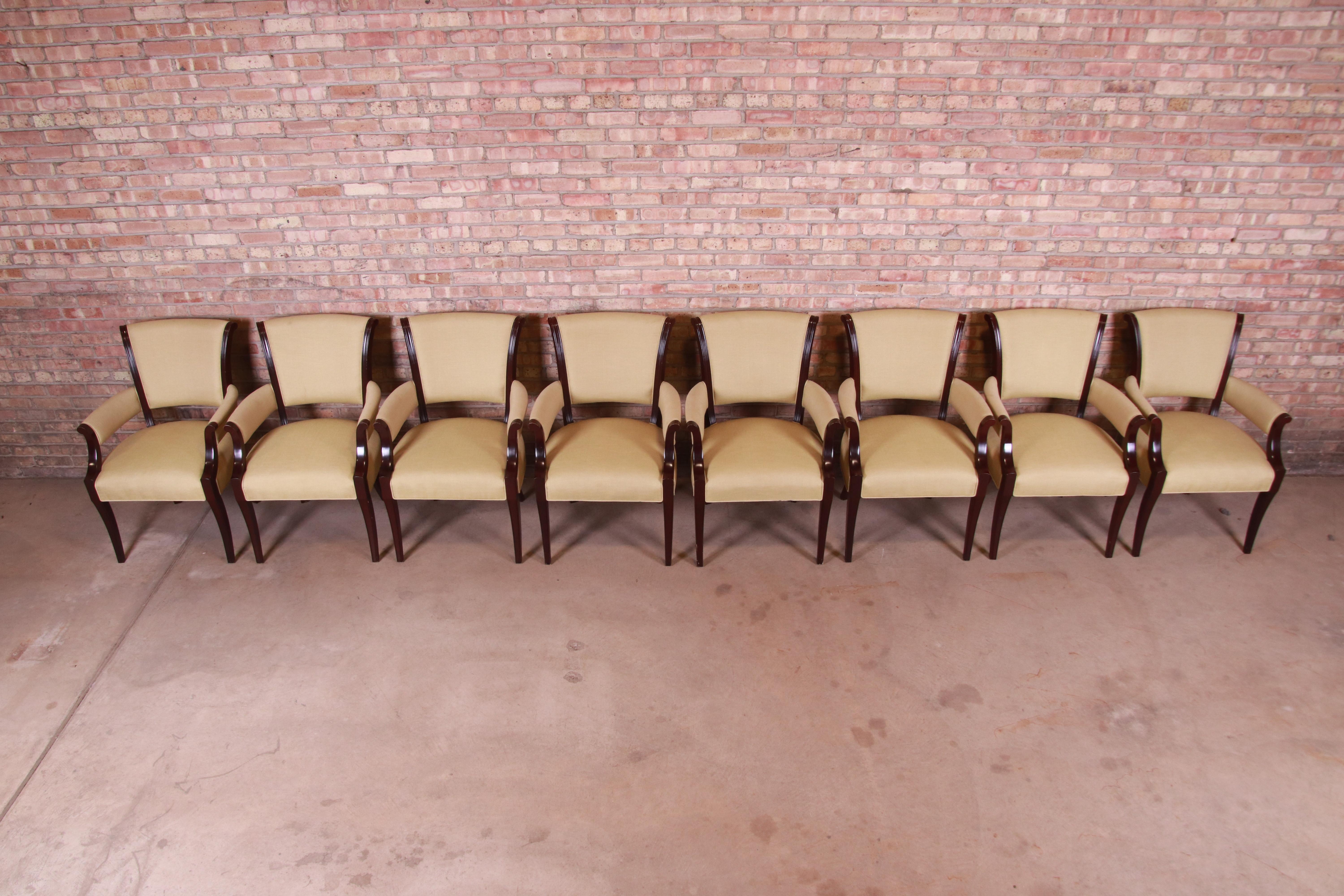 Tissu d'ameublement Barbara Barry for Baker Furniture ensemble de huit fauteuils de salle à manger en acajou en vente