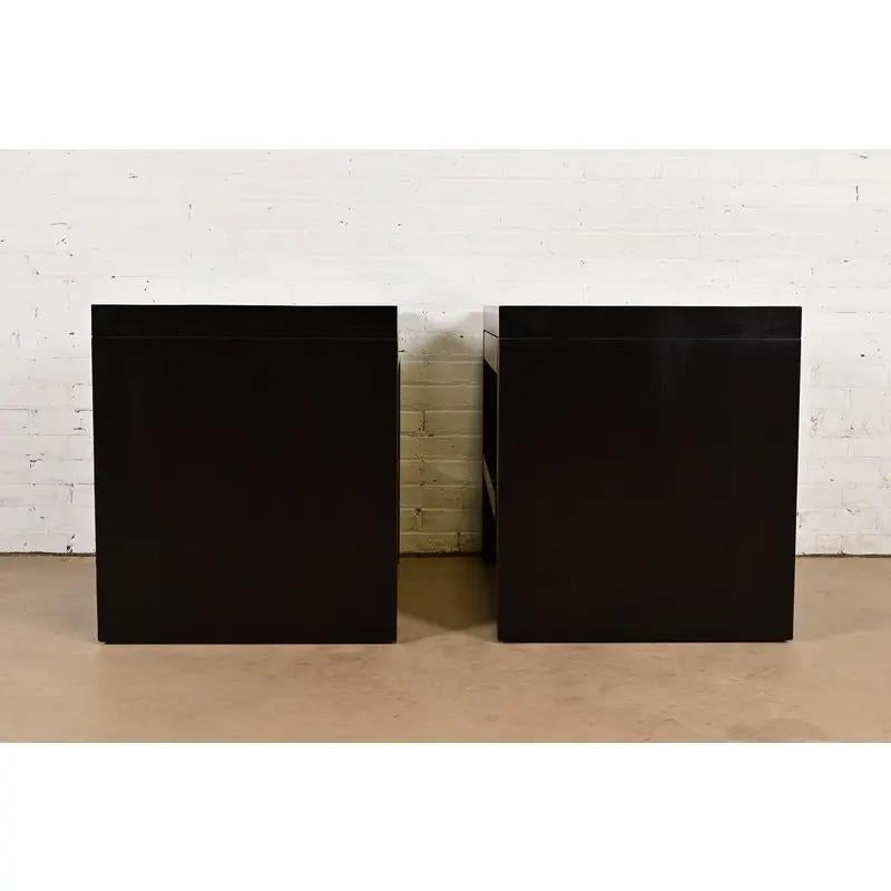 Barbara Barry pour Baker Furniture Tables de nuit en acajou, nouvellement repeintes en vente 5